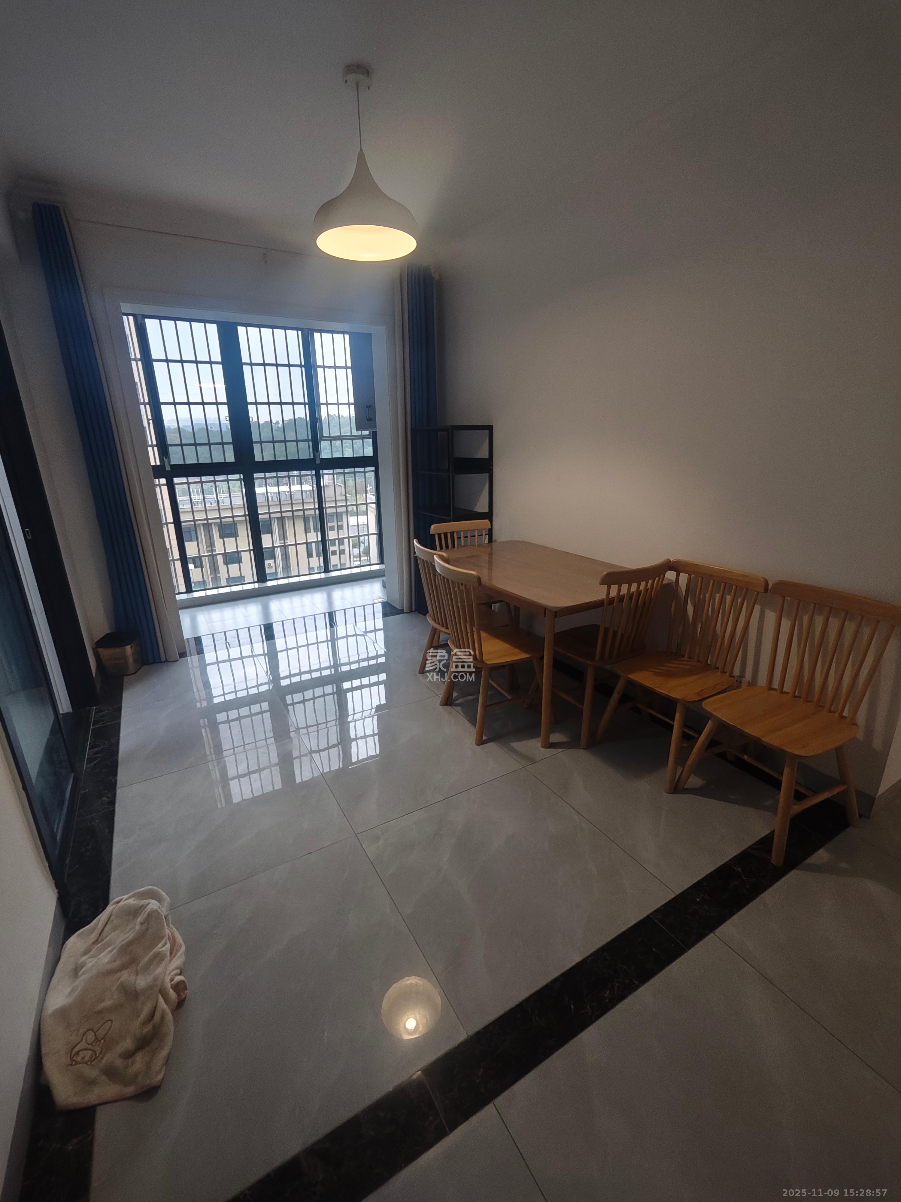 朝正美苑  3室2厅2卫    2600.0元/月室内图1