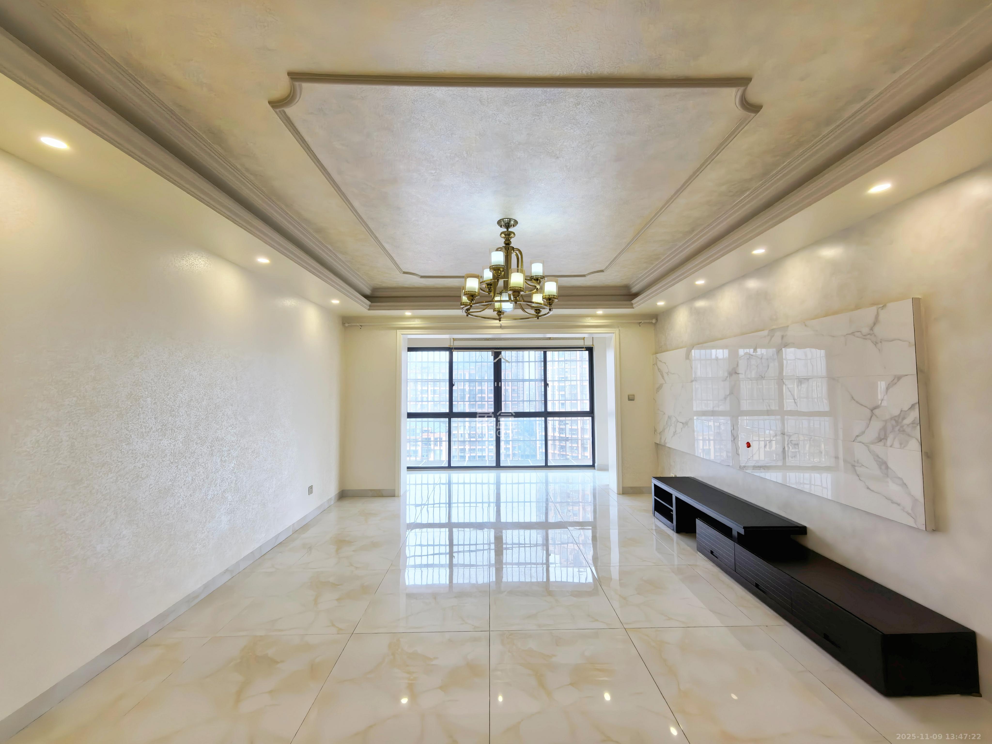 中城丽景香山园 3室2厅2卫 3500.0元/月 中城丽景香山园 3室2厅2卫 3500.0元/月室内图