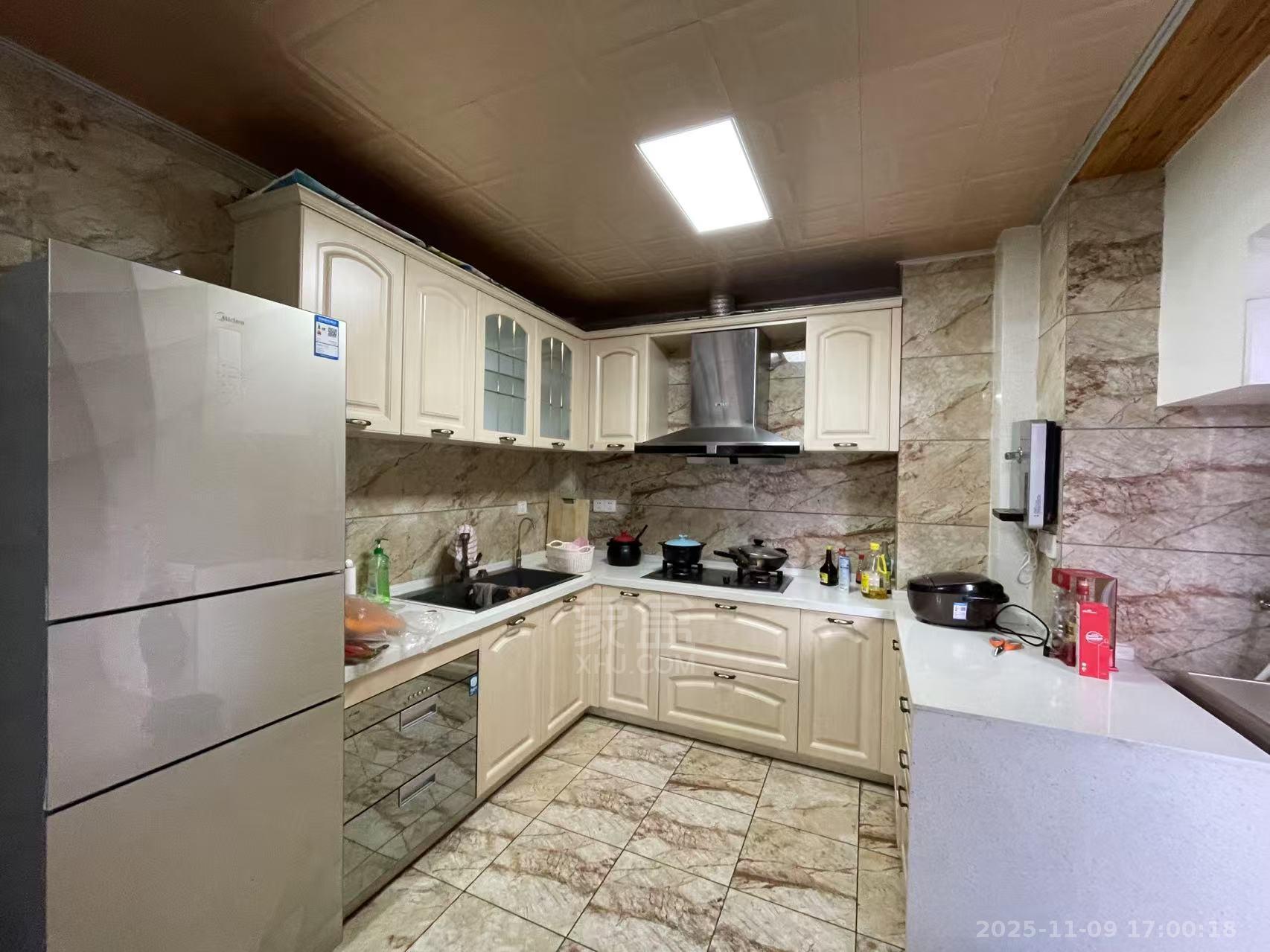 流金岁月-华晨国际  3室2厅1卫    2400.0元/月小区图