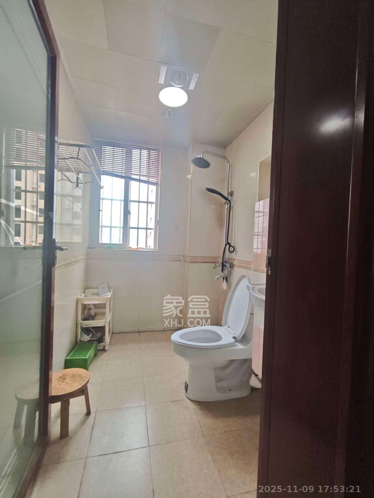 明天一城  3室2厅2卫    1800.0元/月室内图