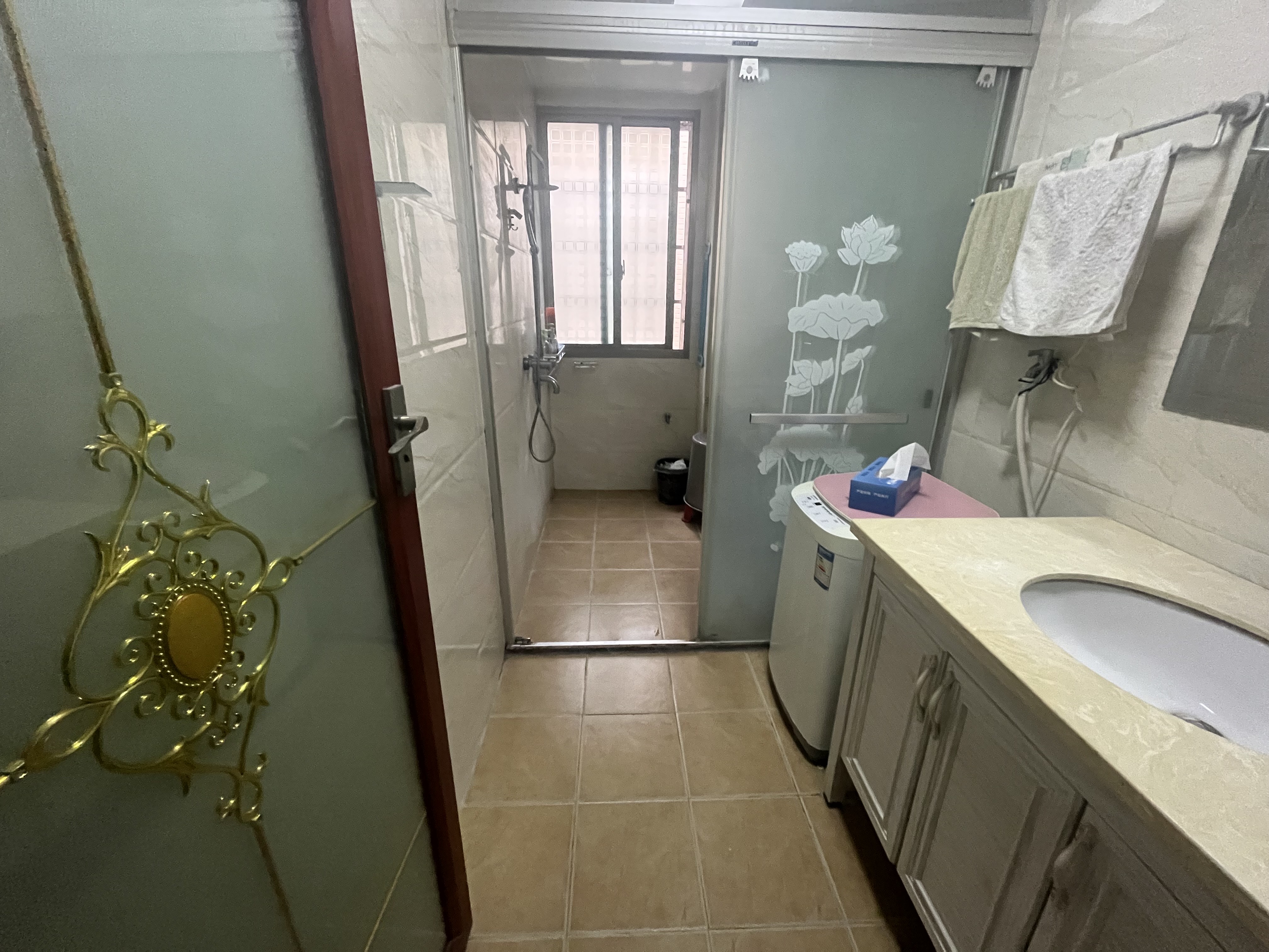 翰林苑  4室2厅3卫    93.8万客厅