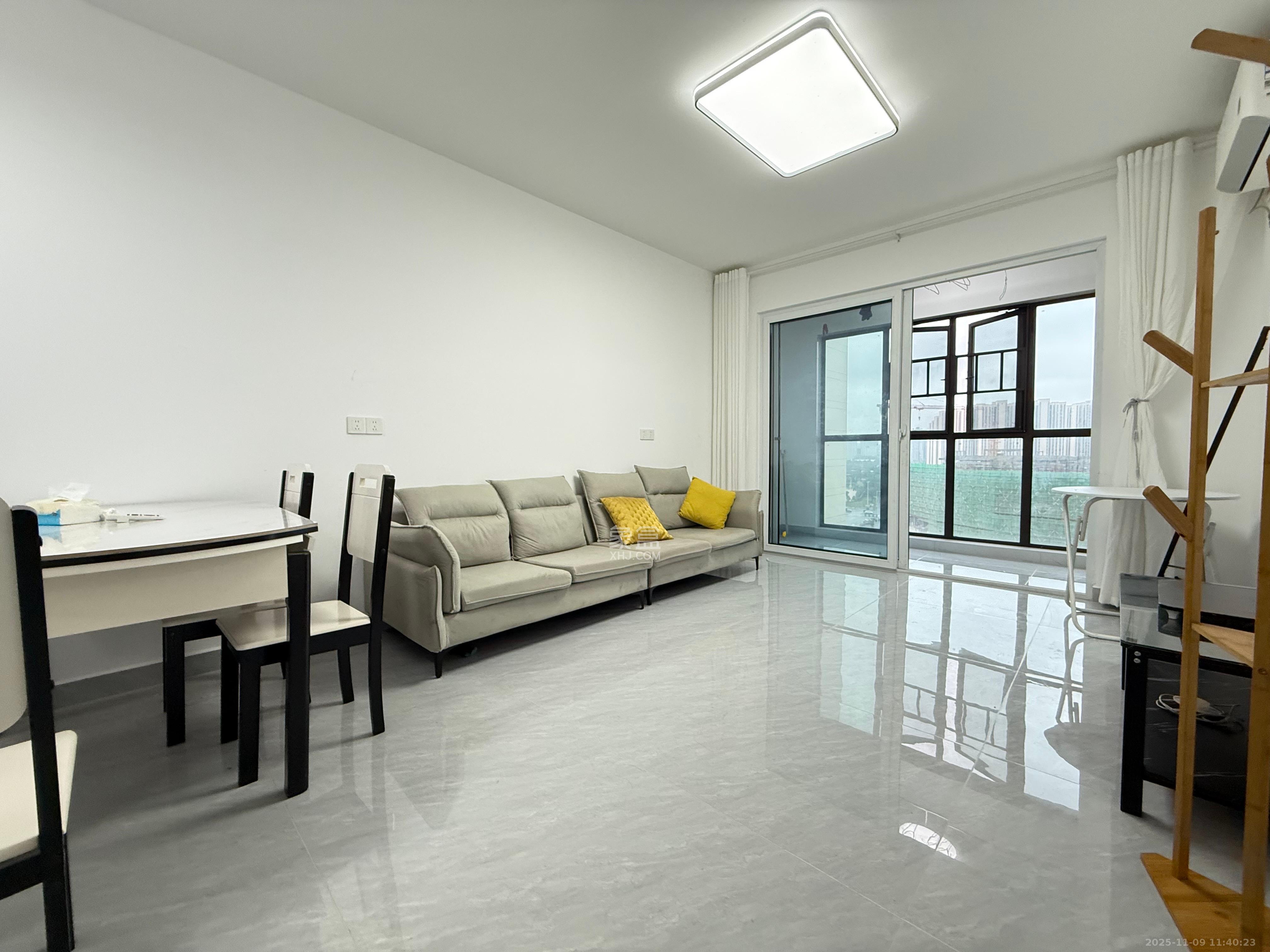 河畔华府  2室2厅1卫    2100.0元/月室内图