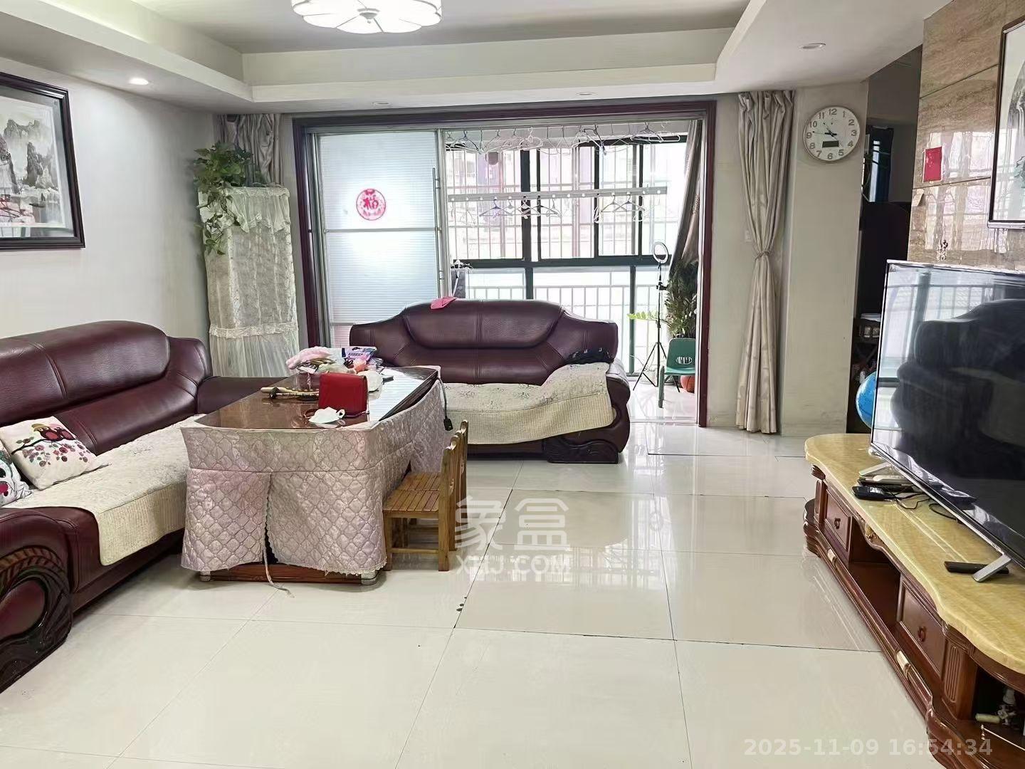 浏阳河畔家园  3室2厅2卫    2600.0元/月