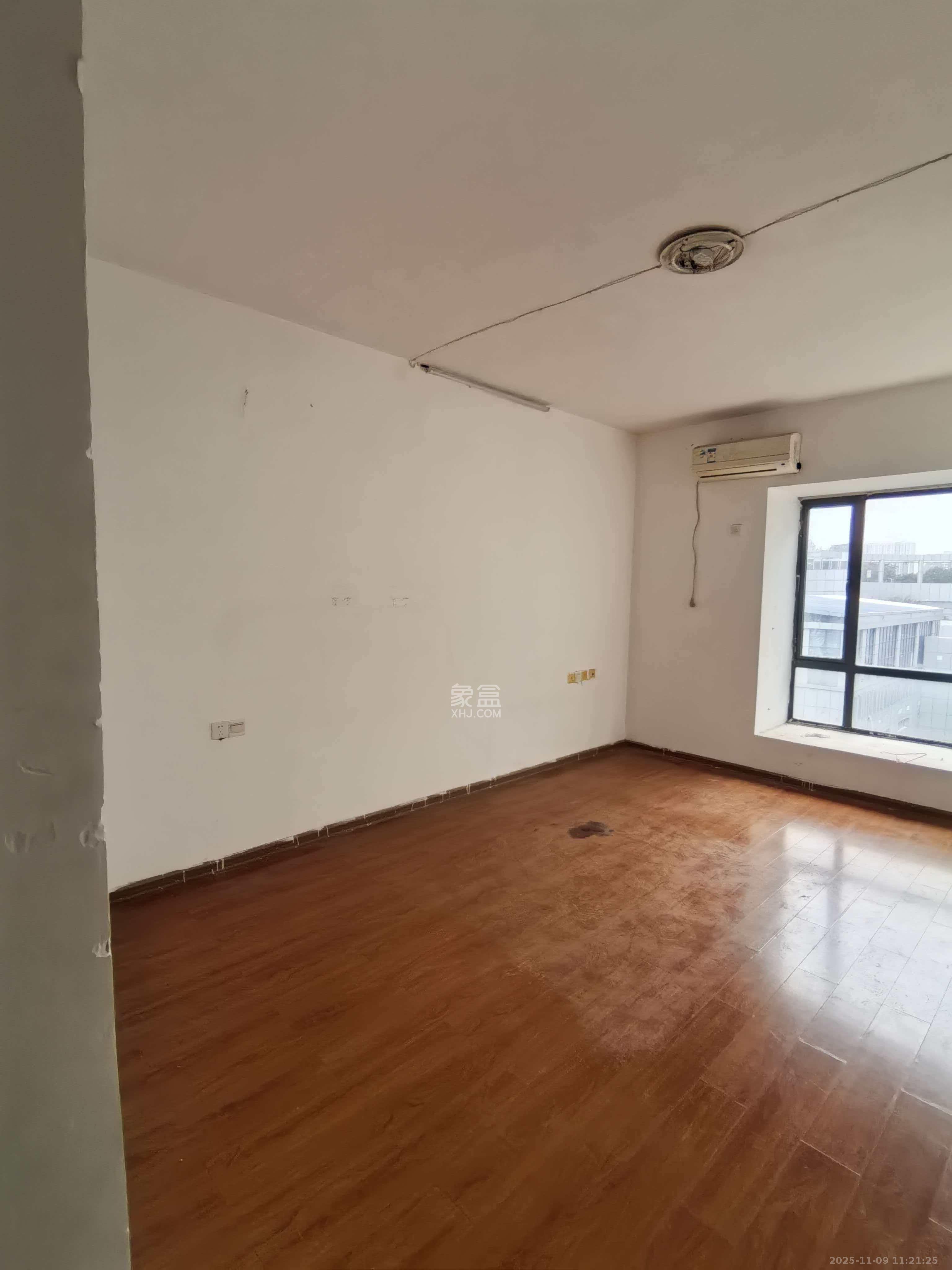 梦网景园 4室2厅2卫 3400.0元/月 梦网景园 4室2厅2卫 3400.0元/月室内图