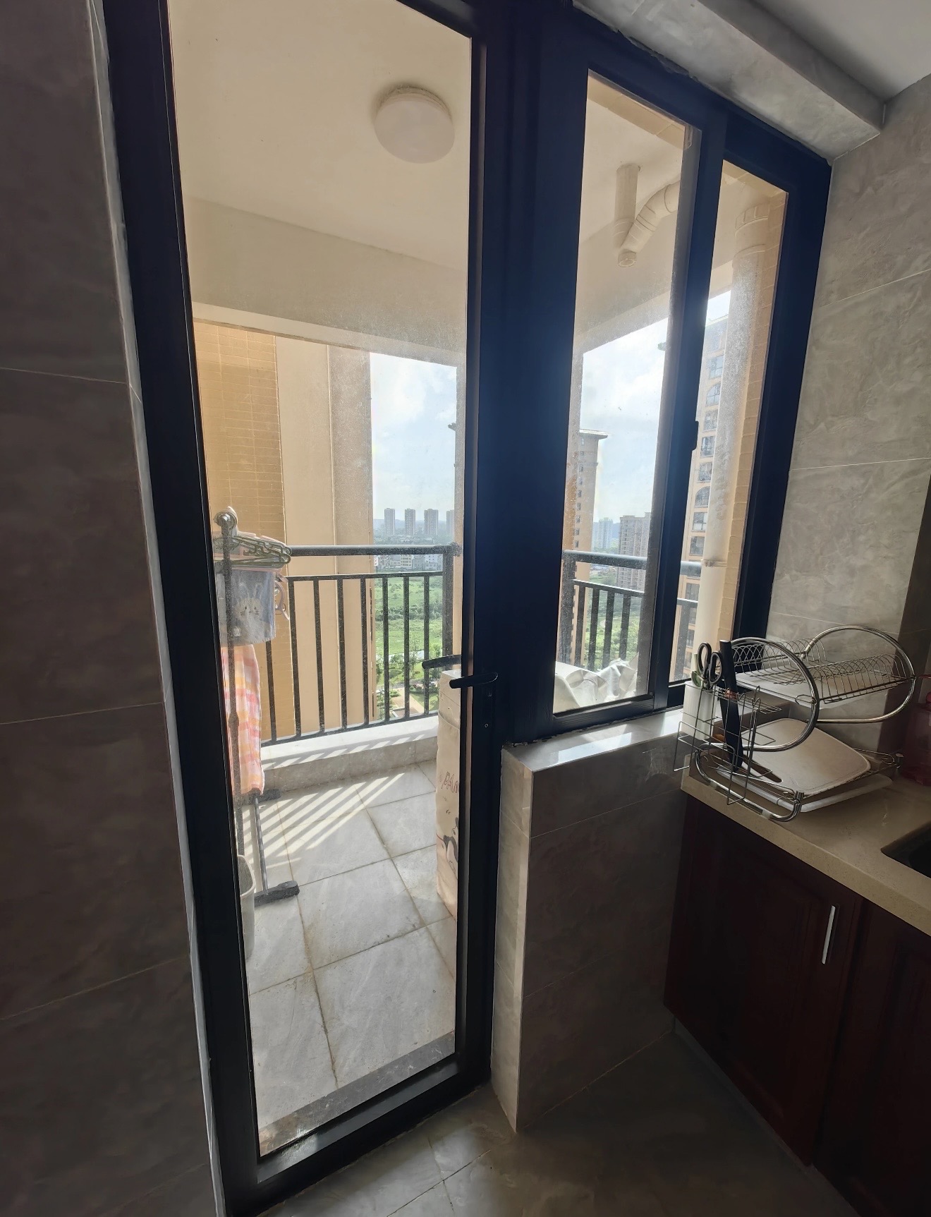 滨江世纪佳城(南院) 3室2厅1卫 192.0万 滨江世纪佳城(南院) 3室2厅1卫 192.0万客厅