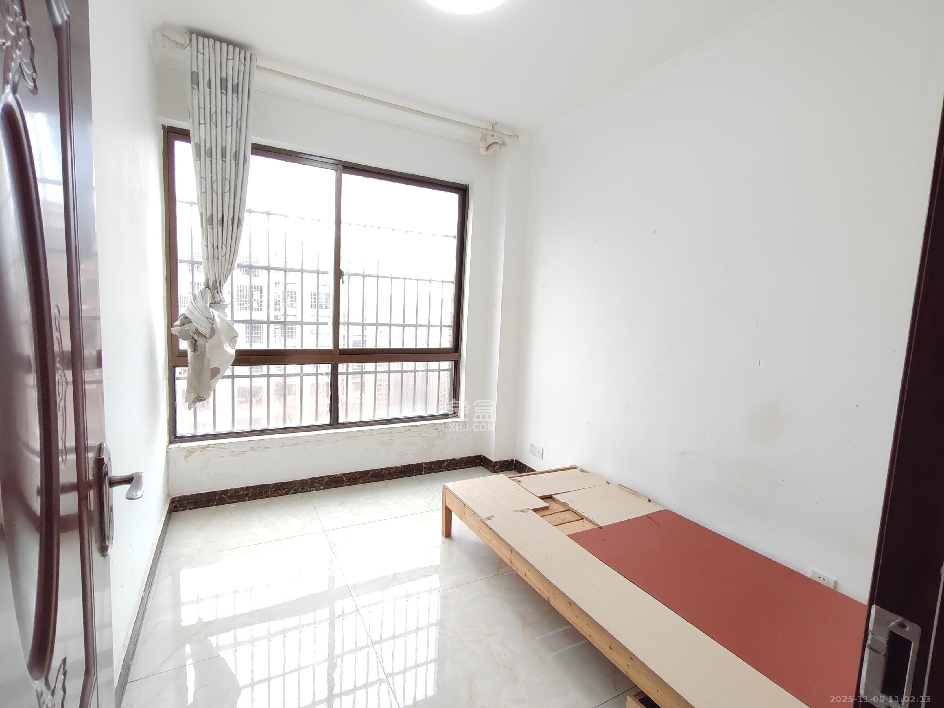 家和院  4室2厅1卫    1800.0元/月室内图