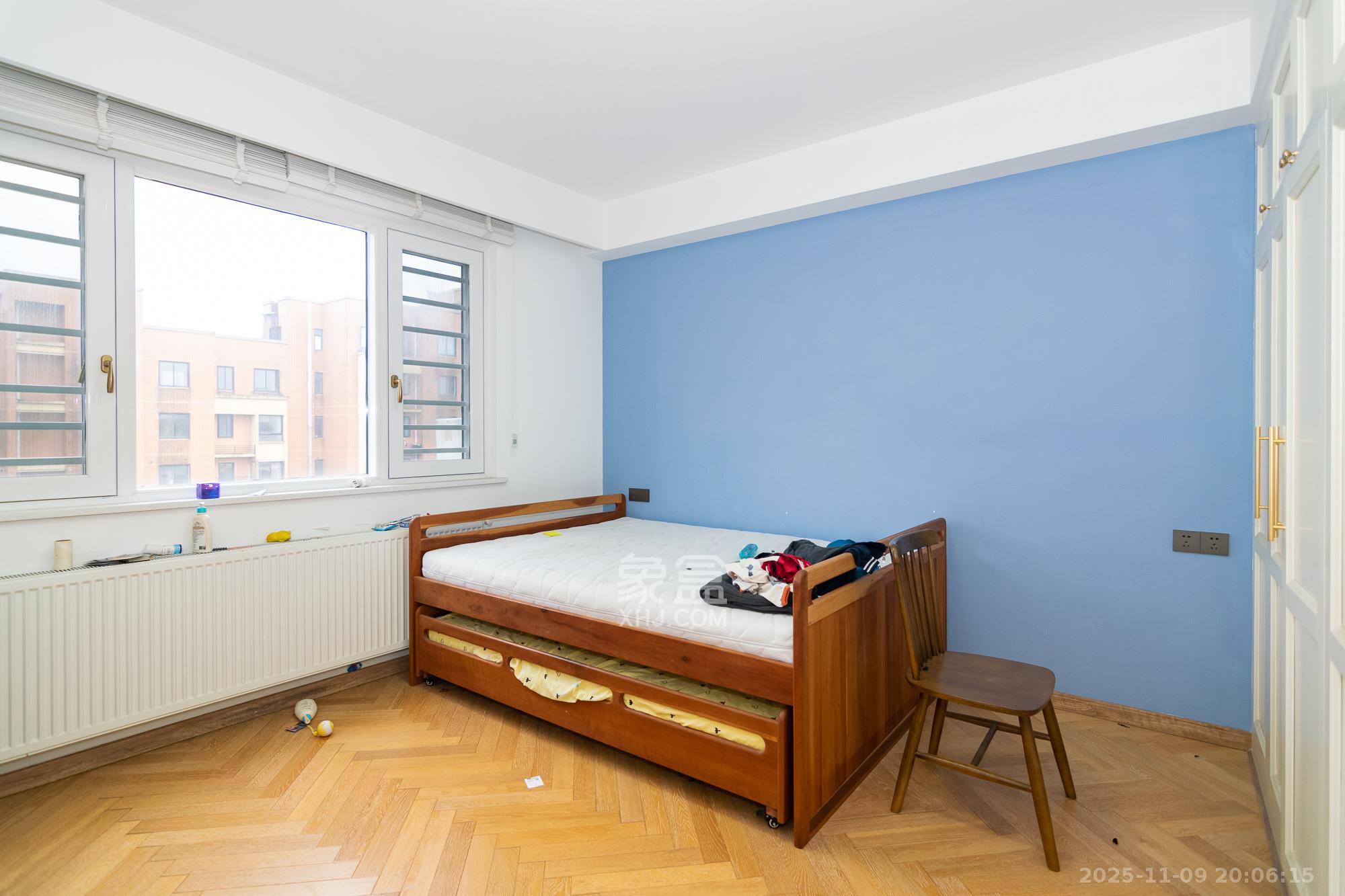 丽景华庭  4室2厅2卫    110.0万卧室