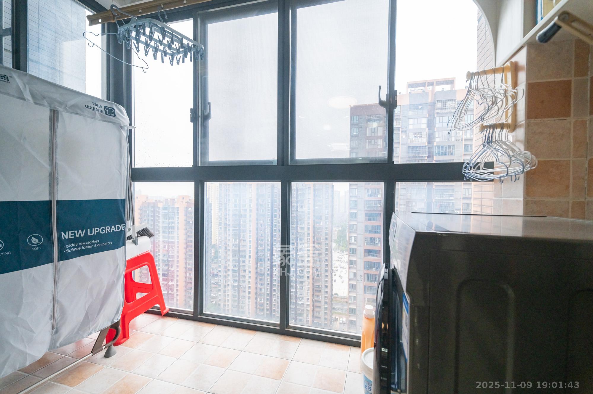 海伦春天 4室2厅2卫 102.8万 海伦春天 4室2厅2卫 102.8万阳台