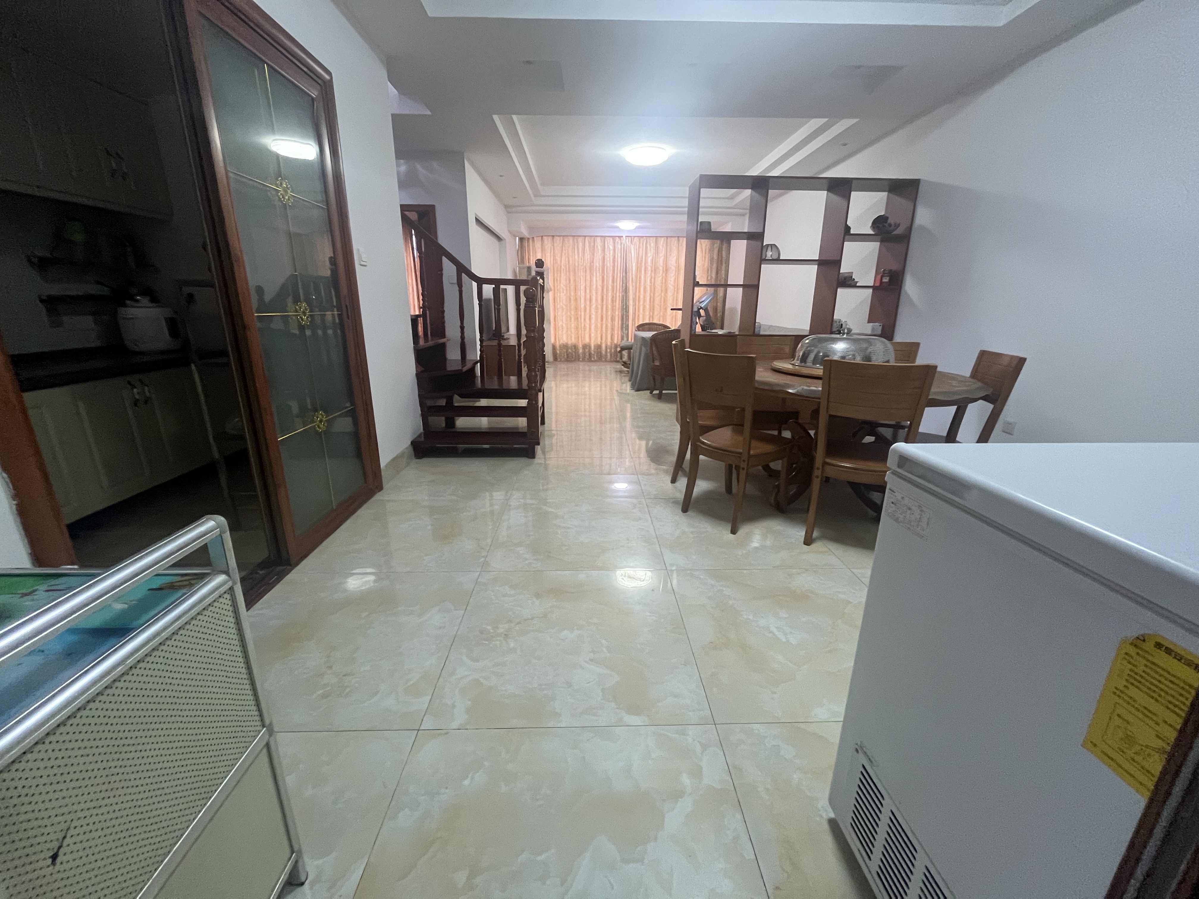 翰林苑  4室2厅3卫    93.8万客厅