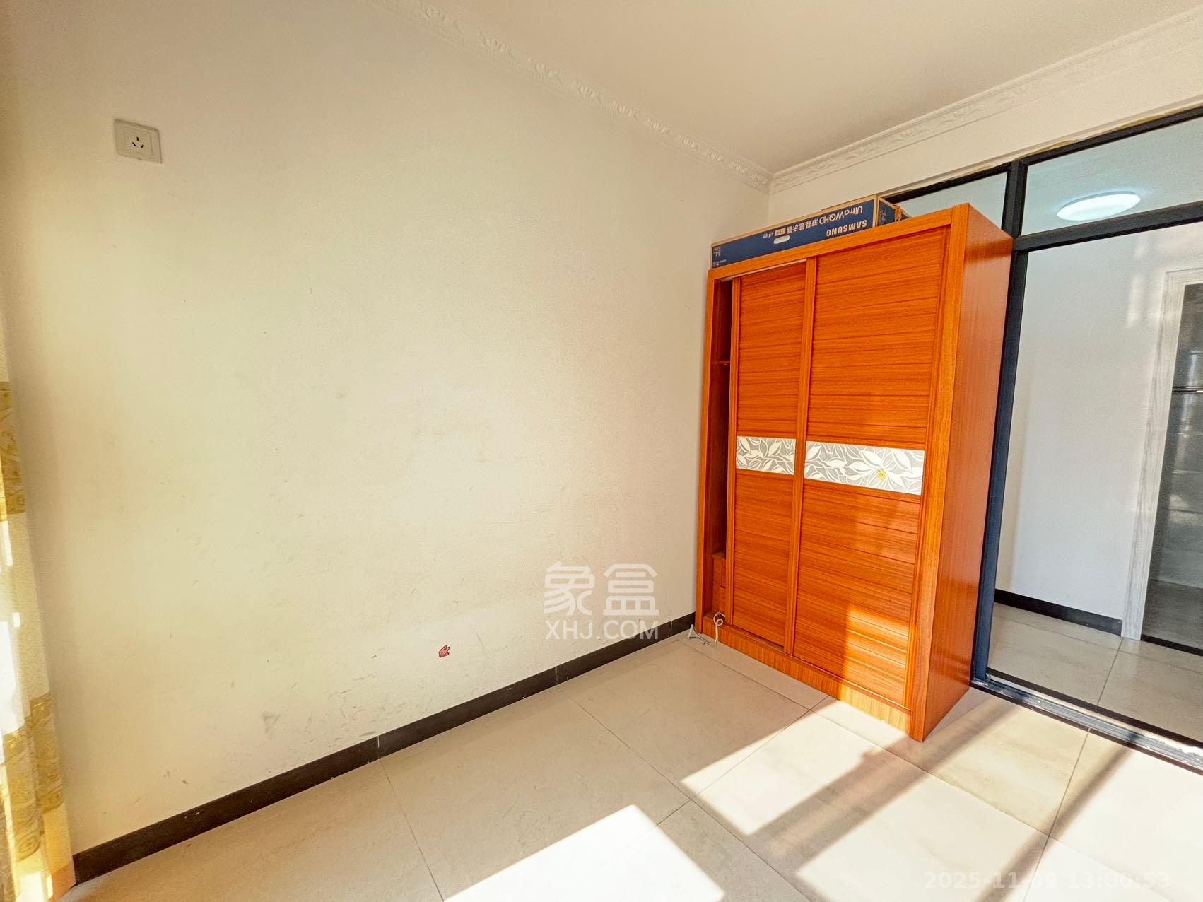 中南红领邦(红星嘉和苑) 3室2厅2卫 2000.0元/月 中南红领邦(红星嘉和苑) 3室2厅2卫 2000.0元/月室内图