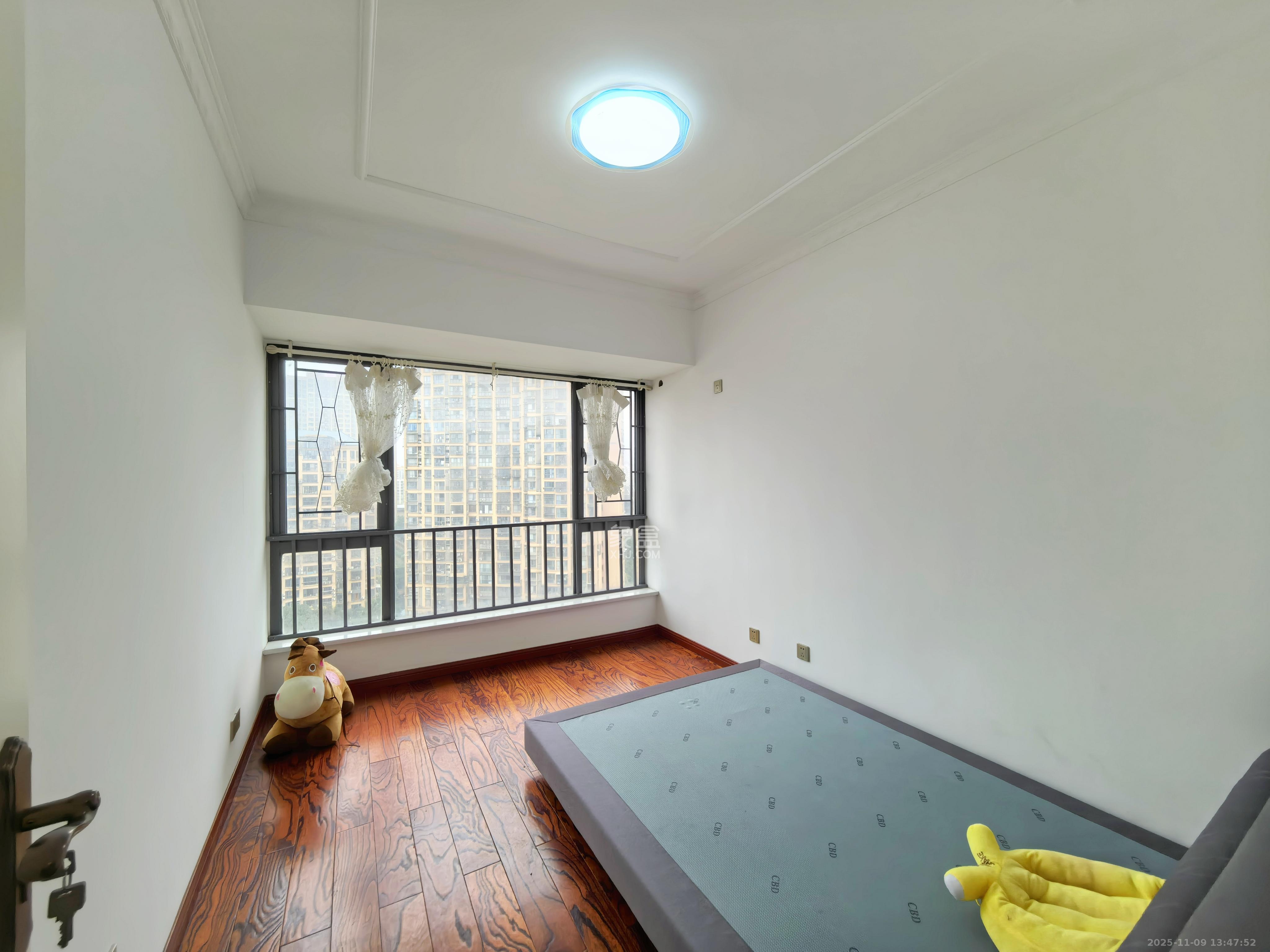 中城丽景香山园  3室2厅2卫    3500.0元/月室内图