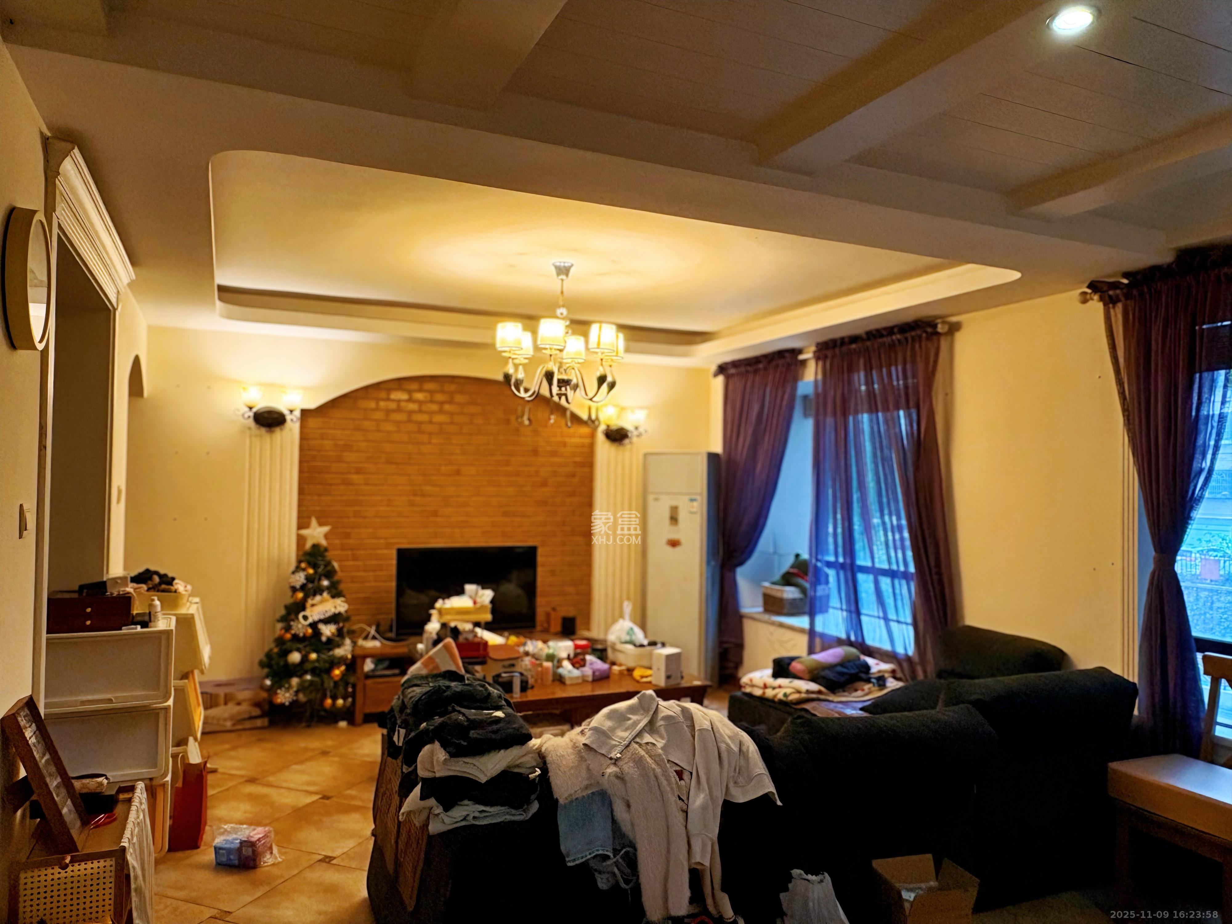 华润凤凰城一期  3室2厅1卫    1800.0元/月室内图1