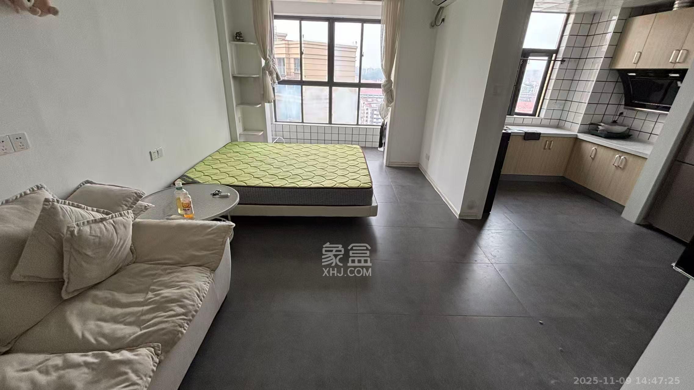 卢浮原著 1室2厅1卫 1300.0元/月 卢浮原著 1室2厅1卫 1300.0元/月室内图