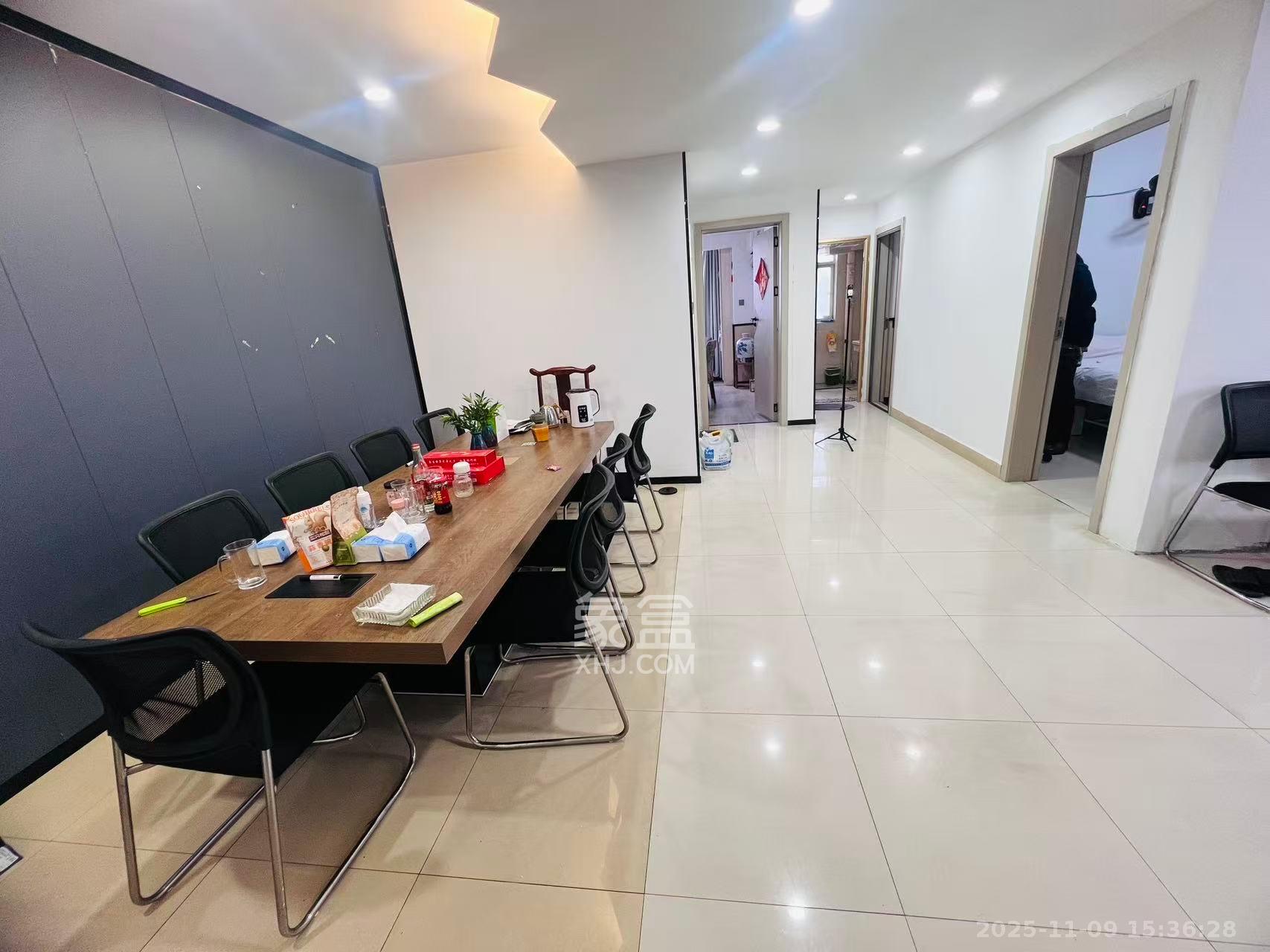 上河国际F座  3室2厅2卫    3200.0元/月