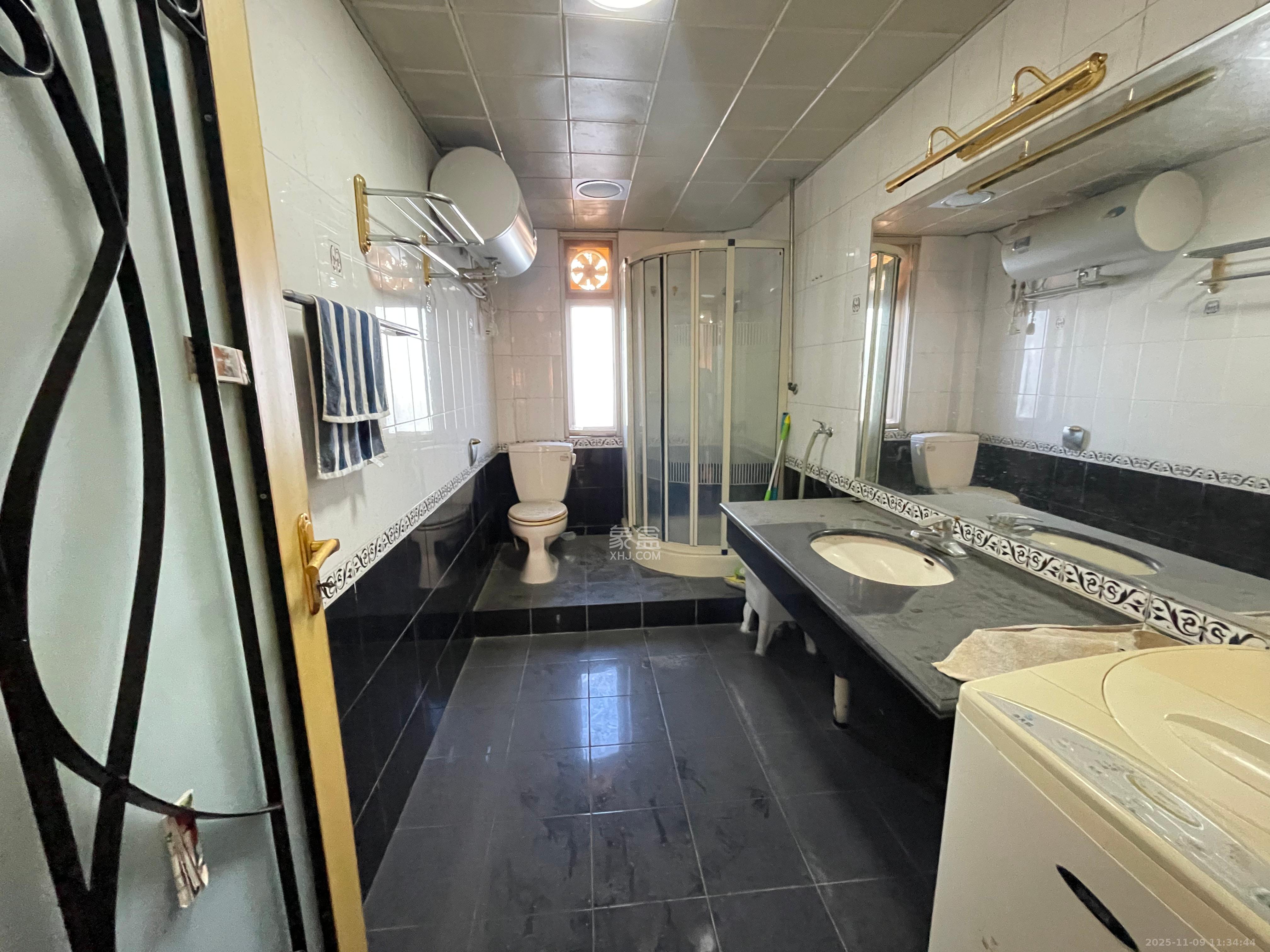 鸿园小区  4室2厅1卫    2800.0元/月室内图