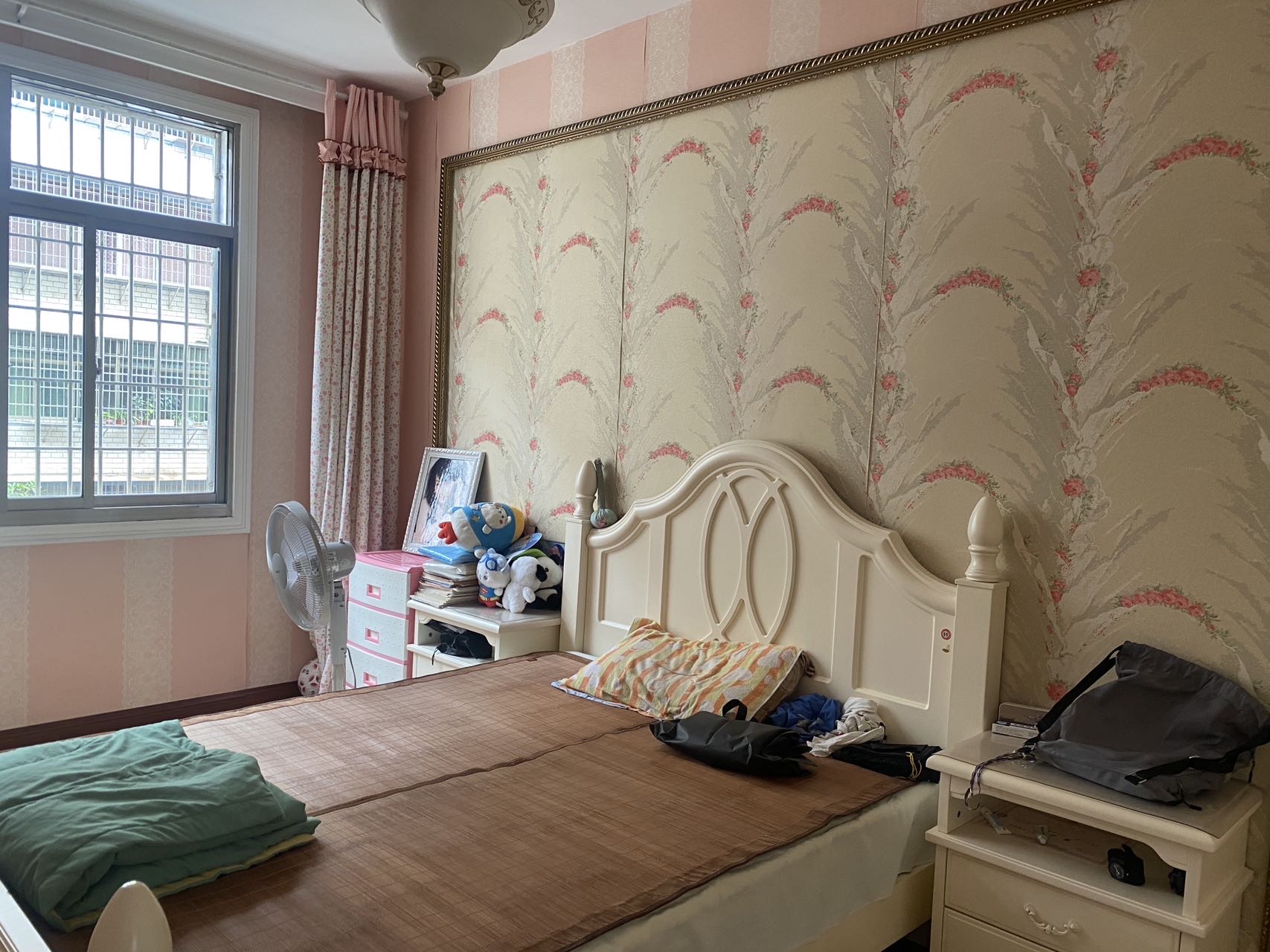 国税局家属院  3室2厅1卫    79.8万客厅