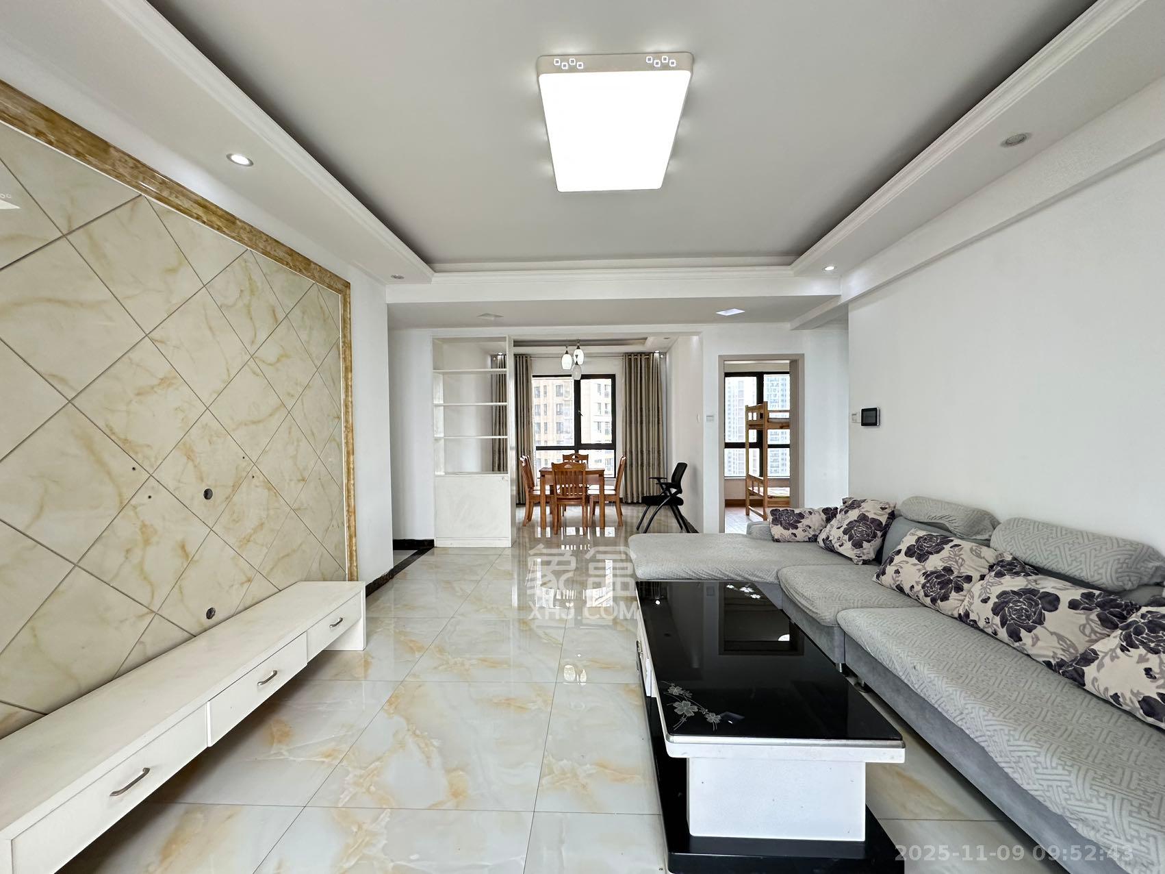 达美D6区  4室2厅2卫    3200.0元/月