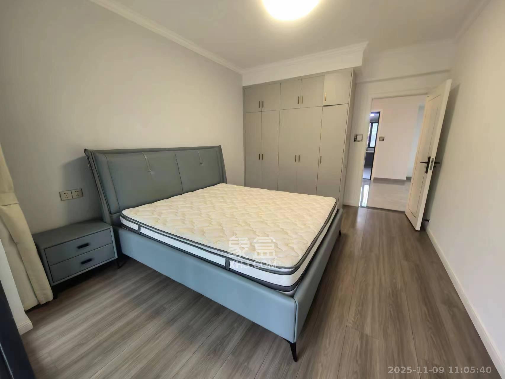 三一街区  3室2厅2卫    2600.0元/月室内图