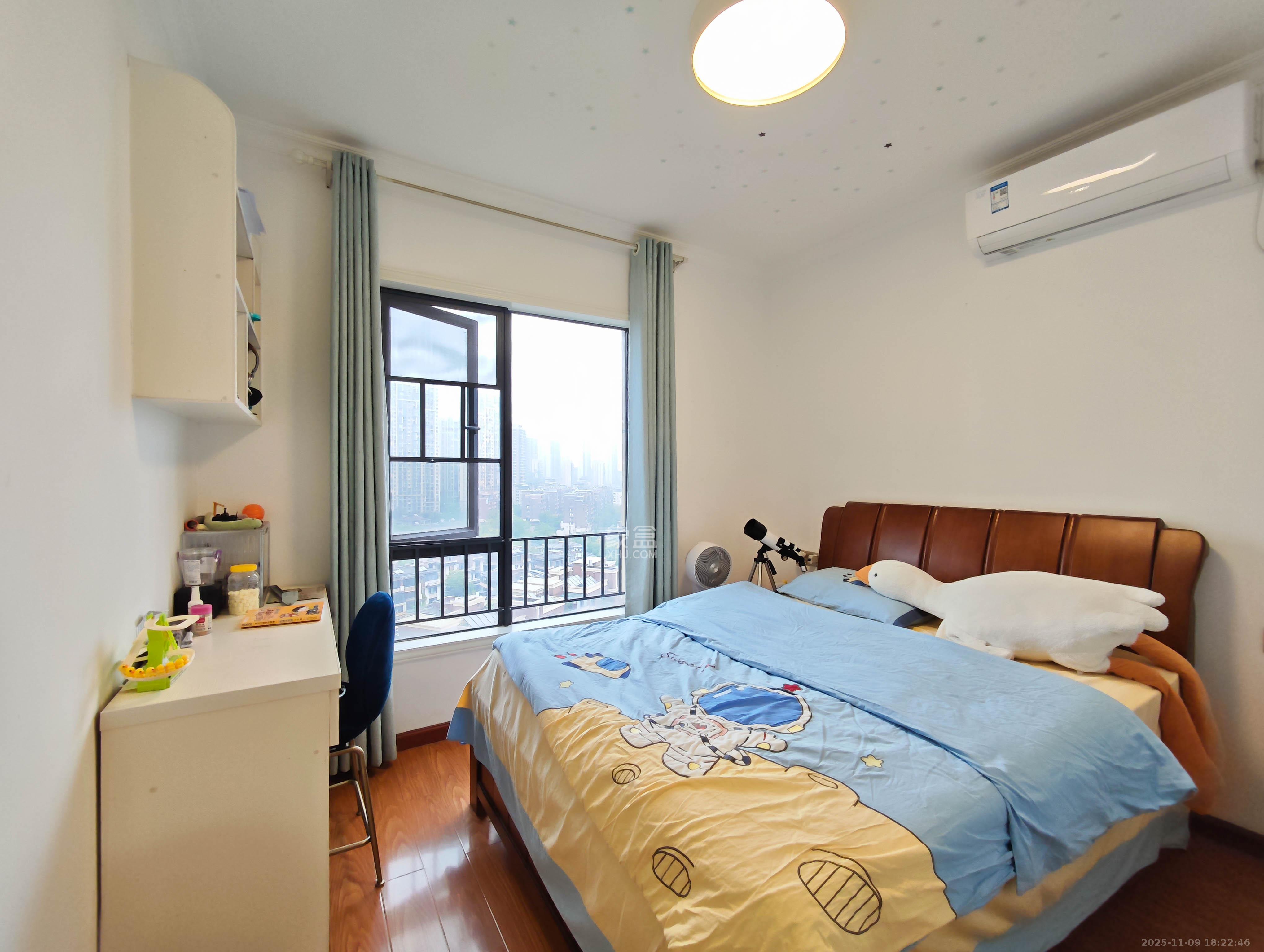 保利城(中航城国际社区、郡原美村) 3室2厅2卫 70.0万 保利城(中航城国际社区、郡原美村) 3室2厅2卫 70.0万卧室