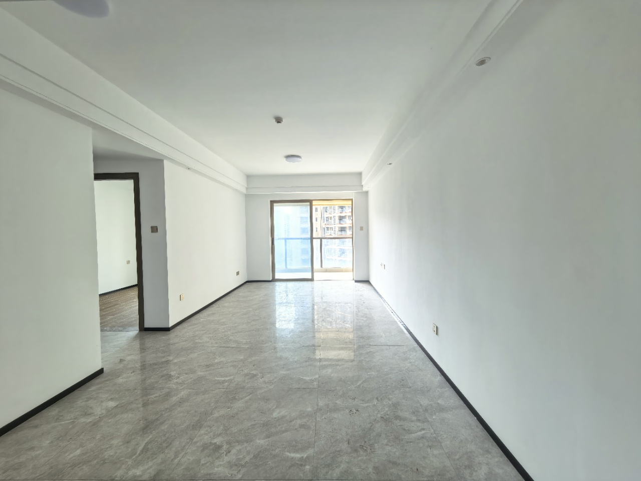 阳光金典  3室2厅2卫    210.0万室内图