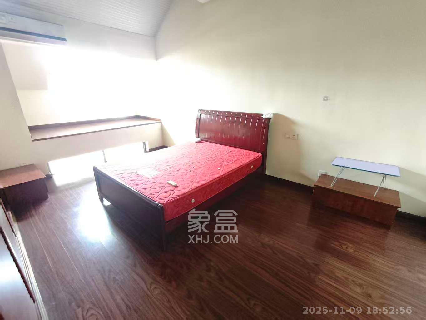 中城丽景香山园  4室2厅2卫    5200.0元/月室内图