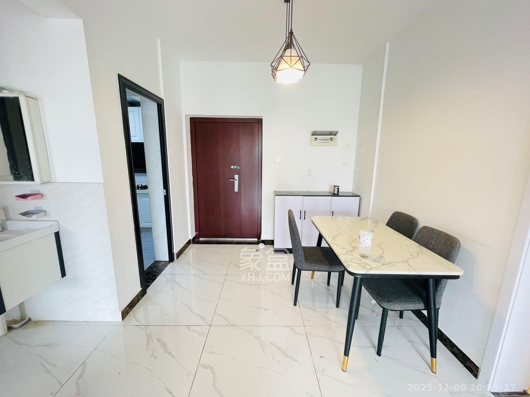 半山壹号  2室2厅1卫    2400.0元/月室内图