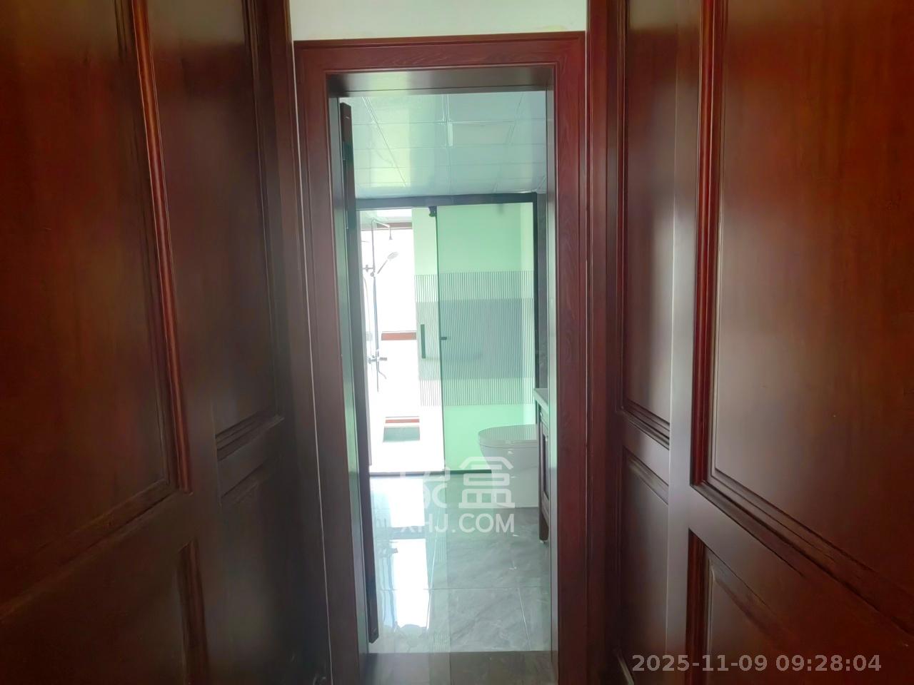 星湖湾二期洋房  4室2厅2卫    4200.0元/月室内图