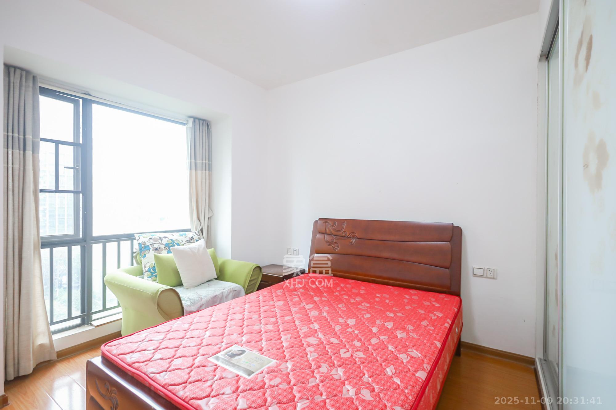 兰亭都荟(璟峰苑) 2室2厅1卫 79.2万 兰亭都荟(璟峰苑) 2室2厅1卫 79.2万卧室