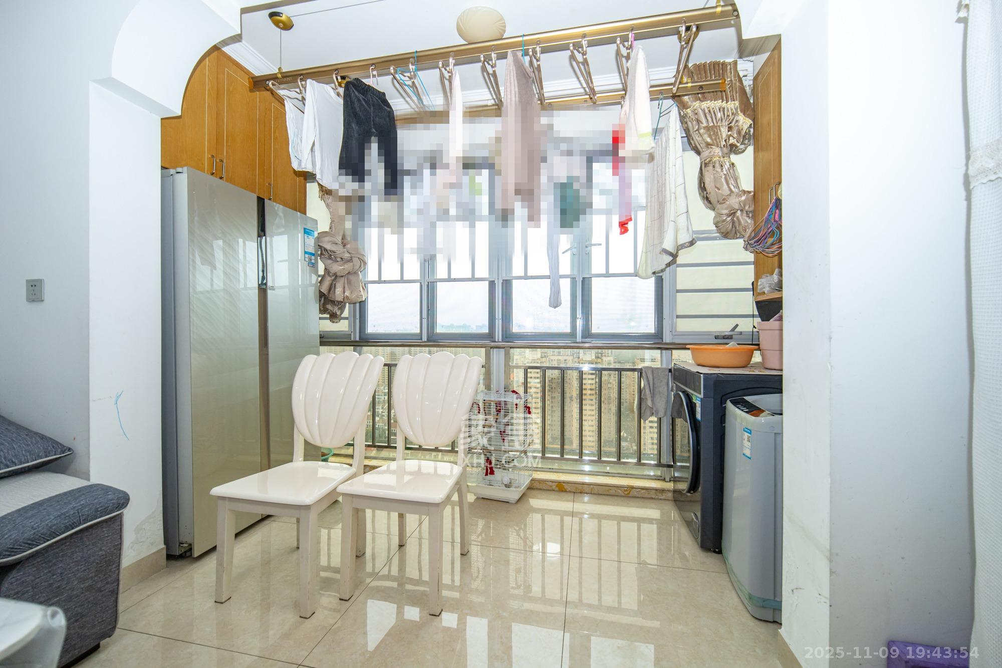 恒广国际景园一二区  3室2厅1卫    68.0万阳台