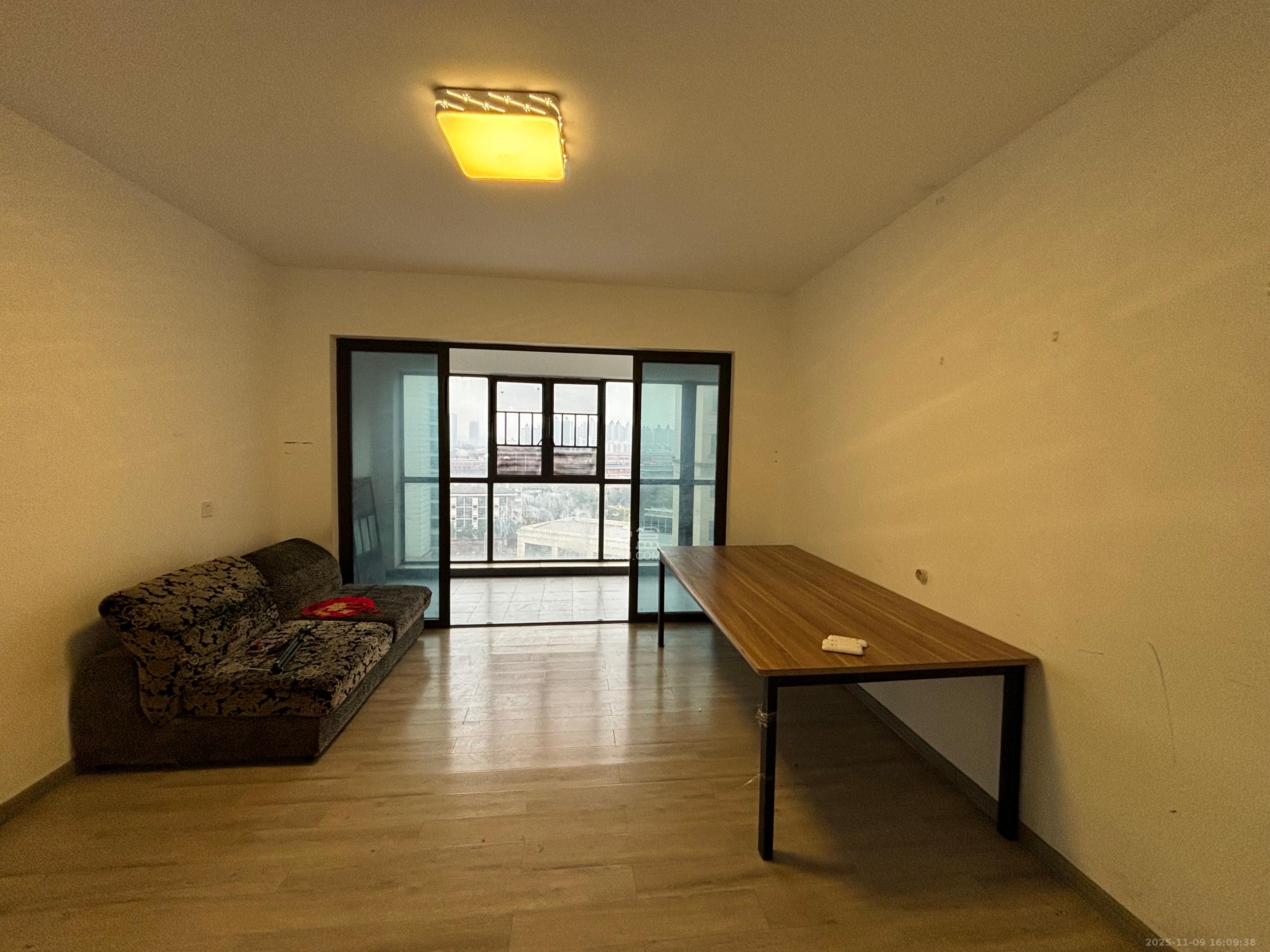 星雅美辰  3室2厅2卫    2400.0元/月