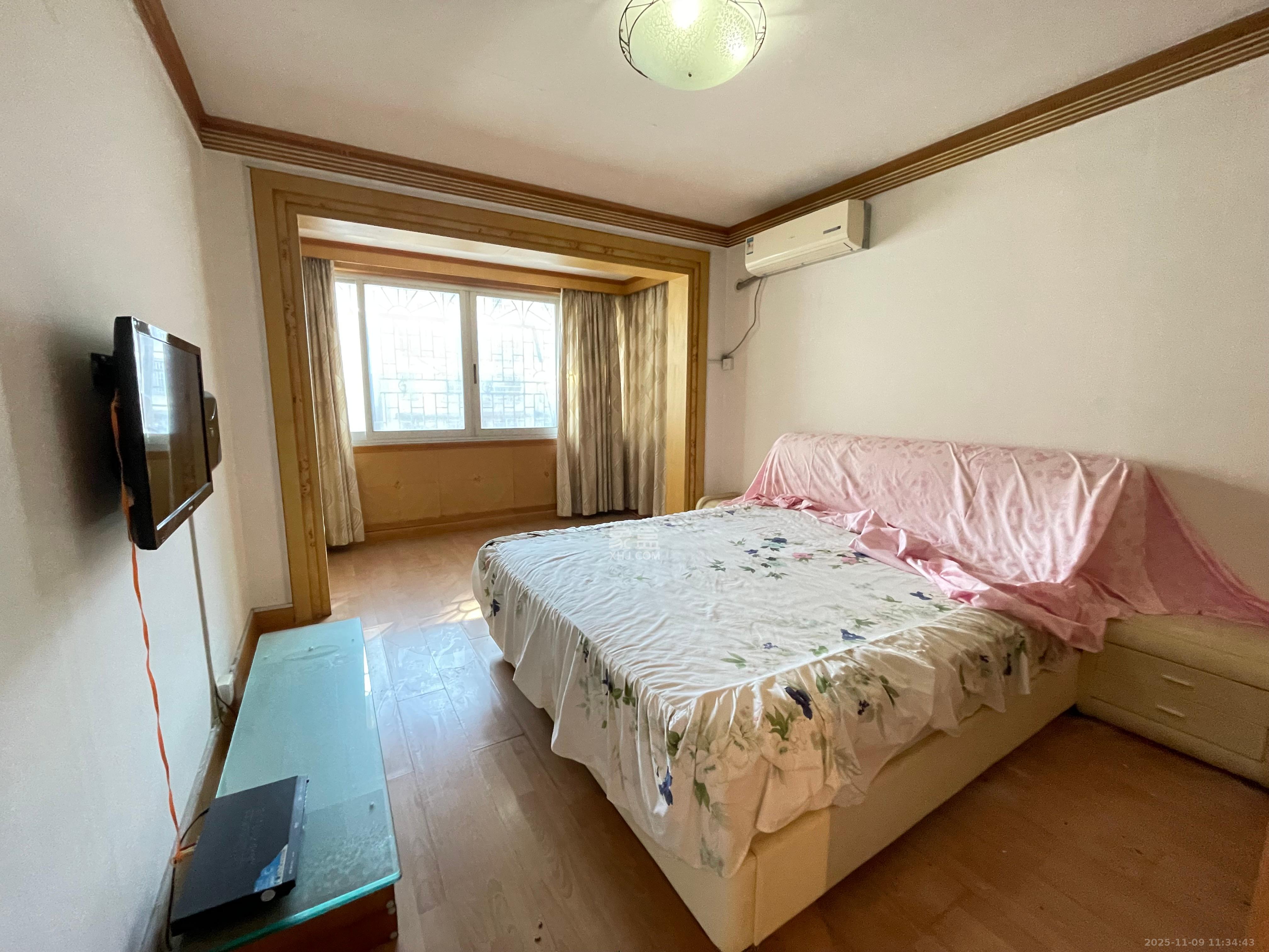 鸿园小区  4室2厅1卫    2800.0元/月室内图