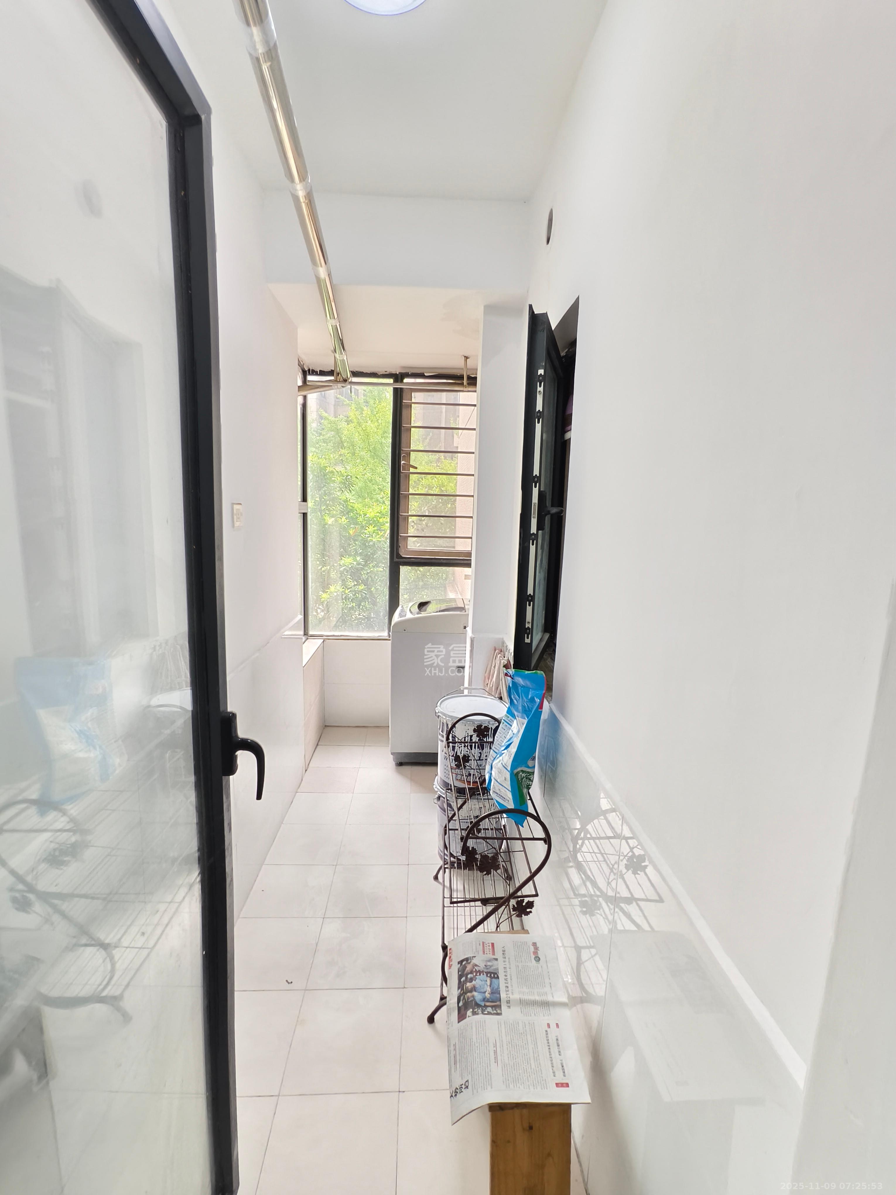 长房时代城  1室2厅2卫    3100.0元/月室内图