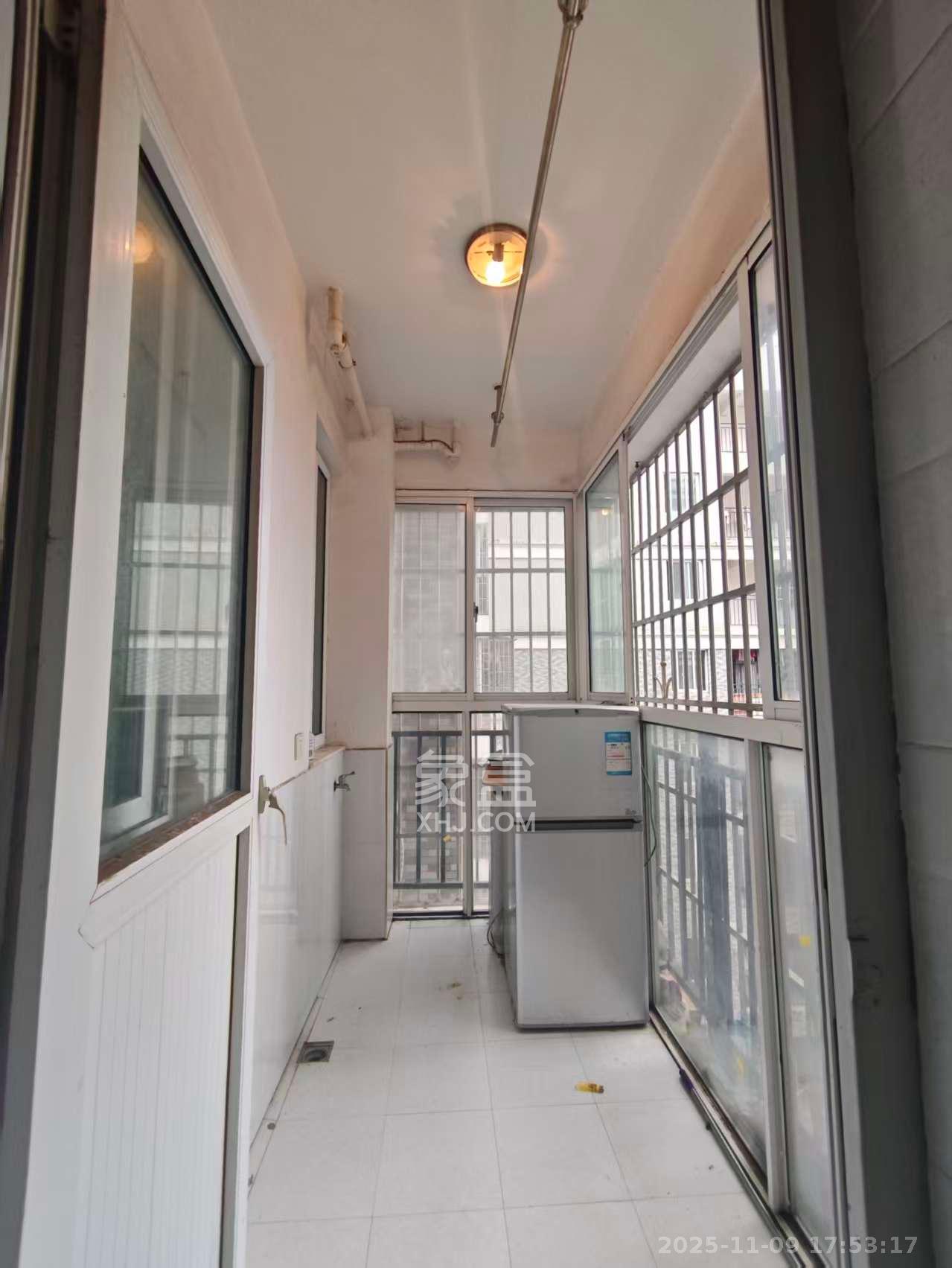 明天一城  3室2厅2卫    1800.0元/月室内图