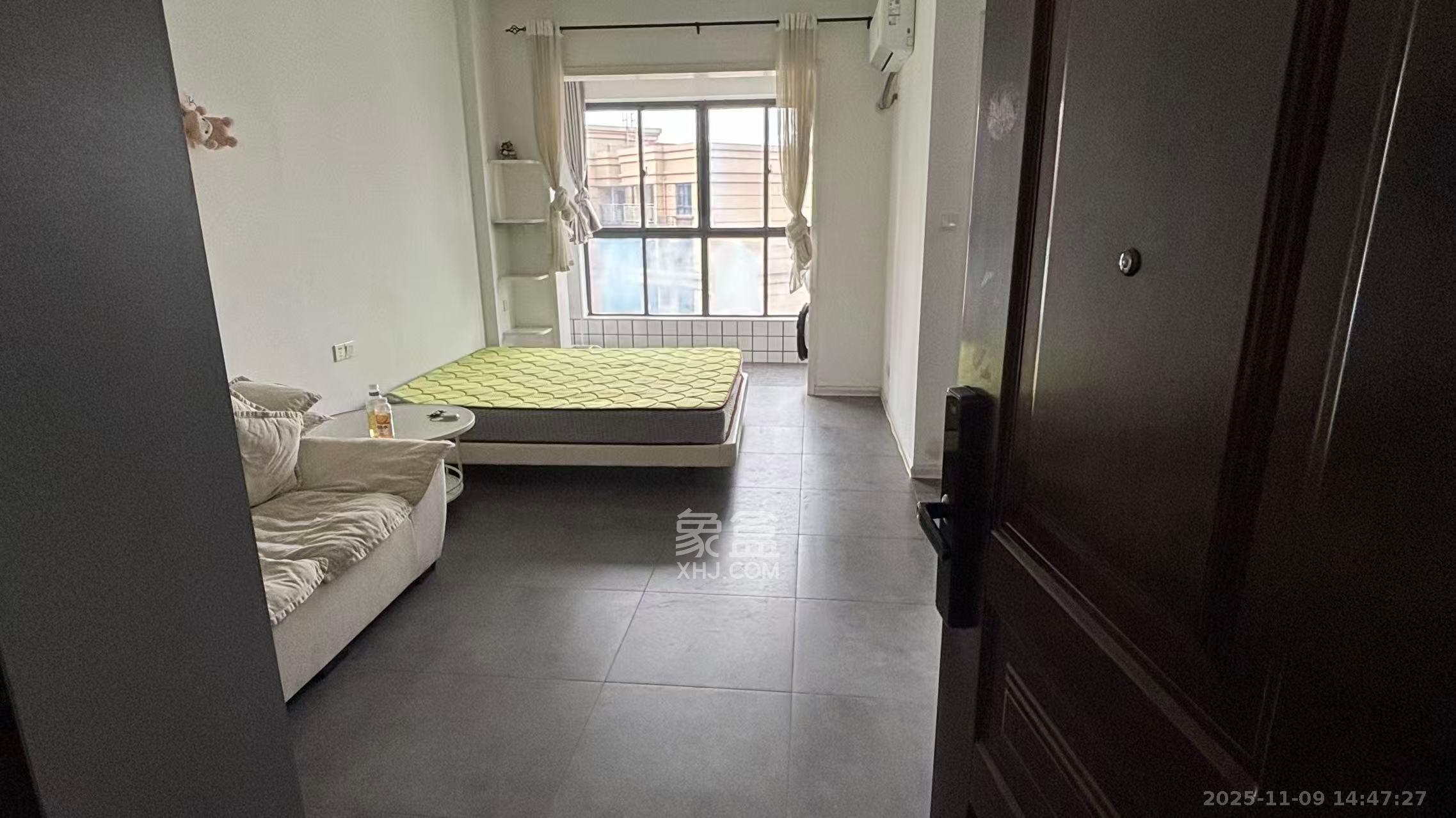 卢浮原著  1室2厅1卫    1300.0元/月室内图