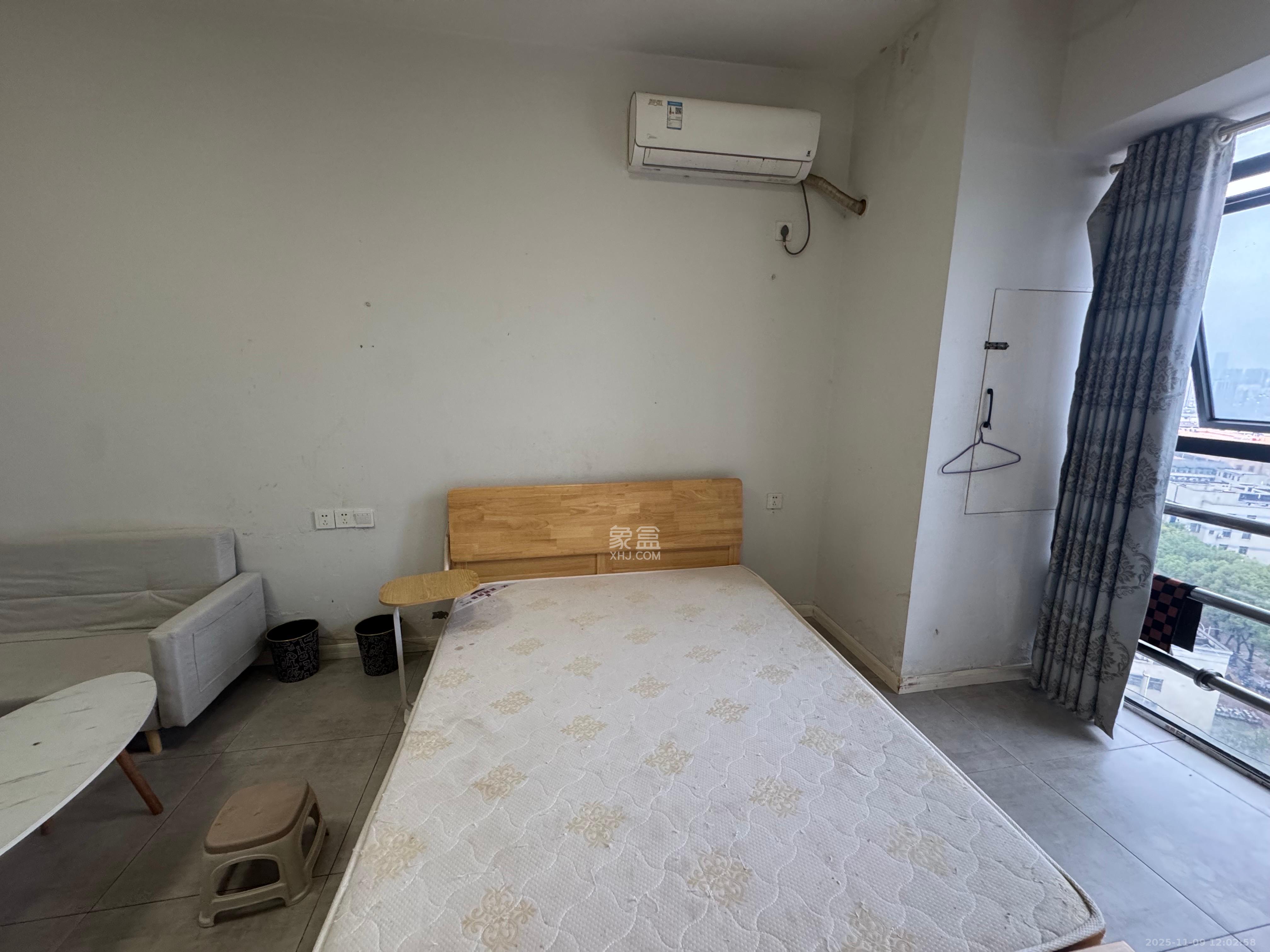 五峰国际 1室1厅1卫 1200.0元/月 五峰国际 1室1厅1卫 1200.0元/月室内图