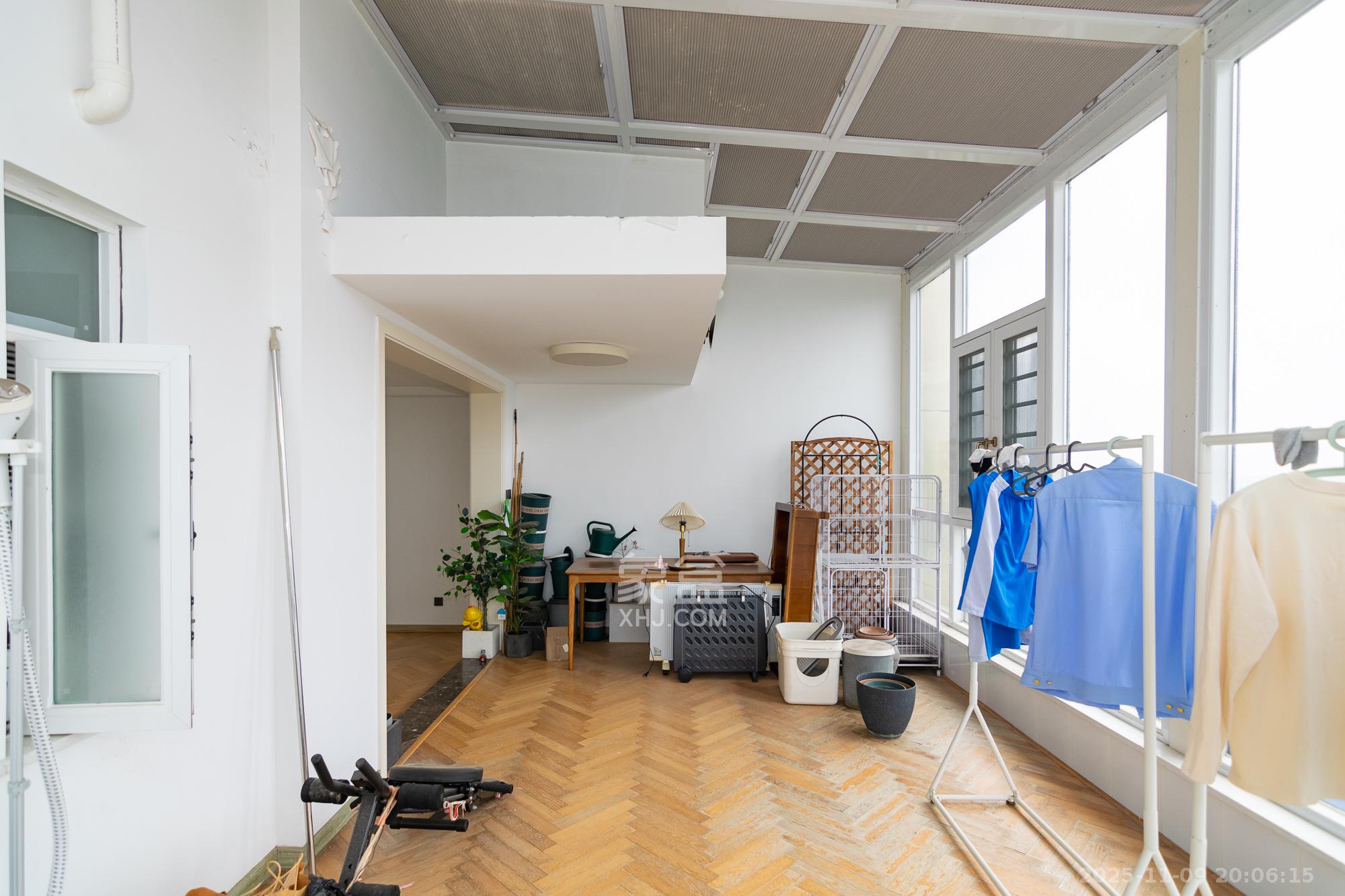 丽景华庭  4室2厅2卫    110.0万阳台