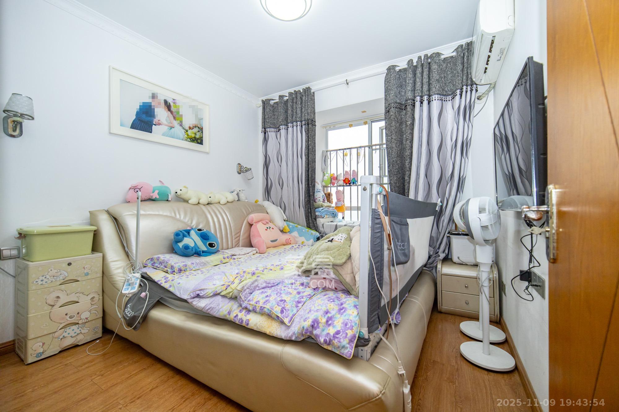 恒广国际景园一二区  3室2厅1卫    68.0万卧室