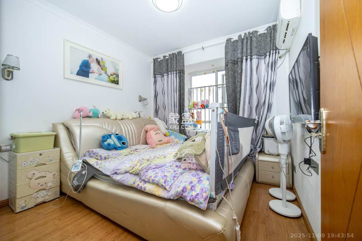 恒广国际景园一二区 3室2厅1卫 68.0万 恒广国际景园一二区 3室2厅1卫 68.0万卧室