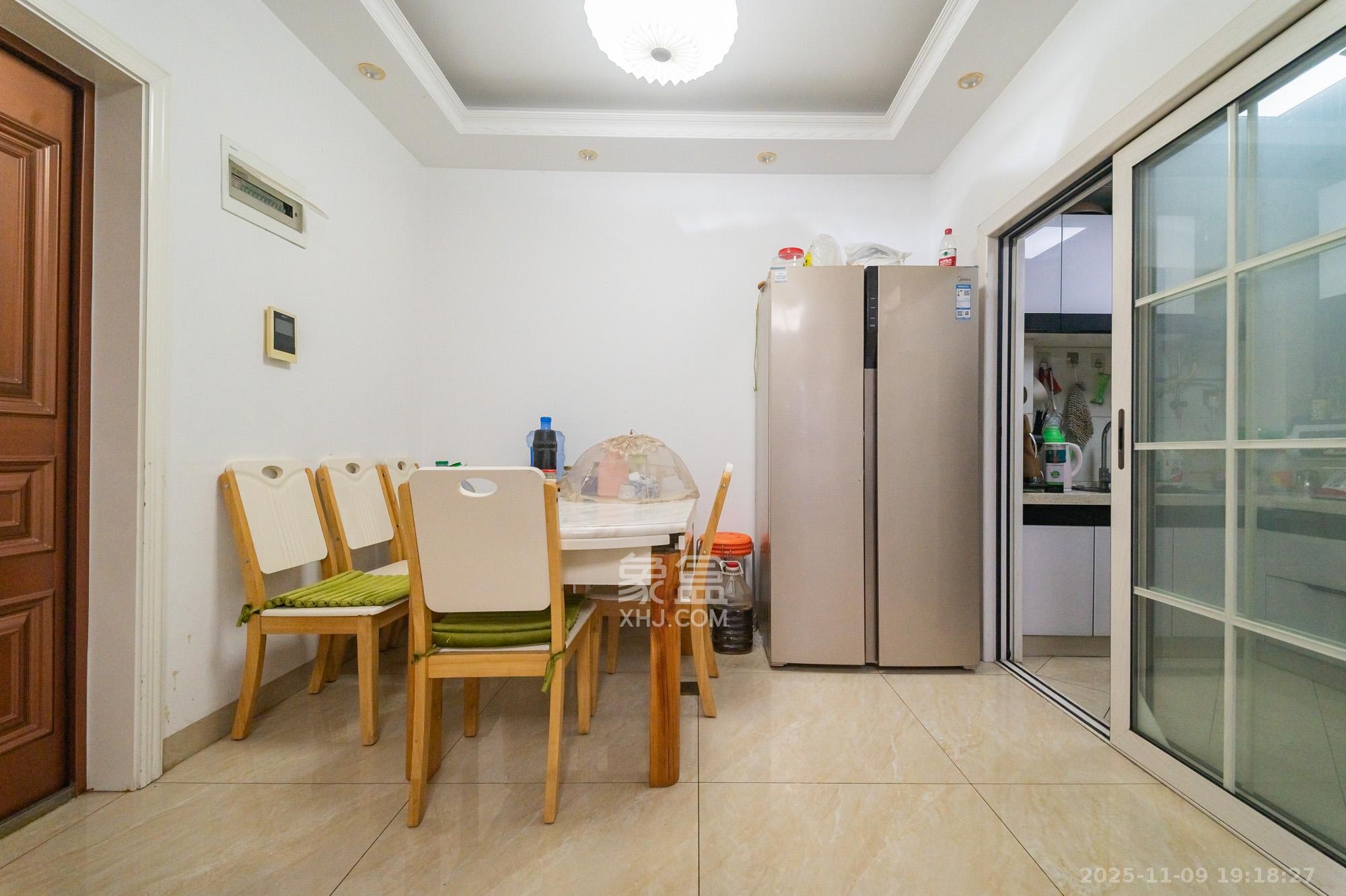 恒基凯旋门三期  3室2厅1卫    79.0万客厅