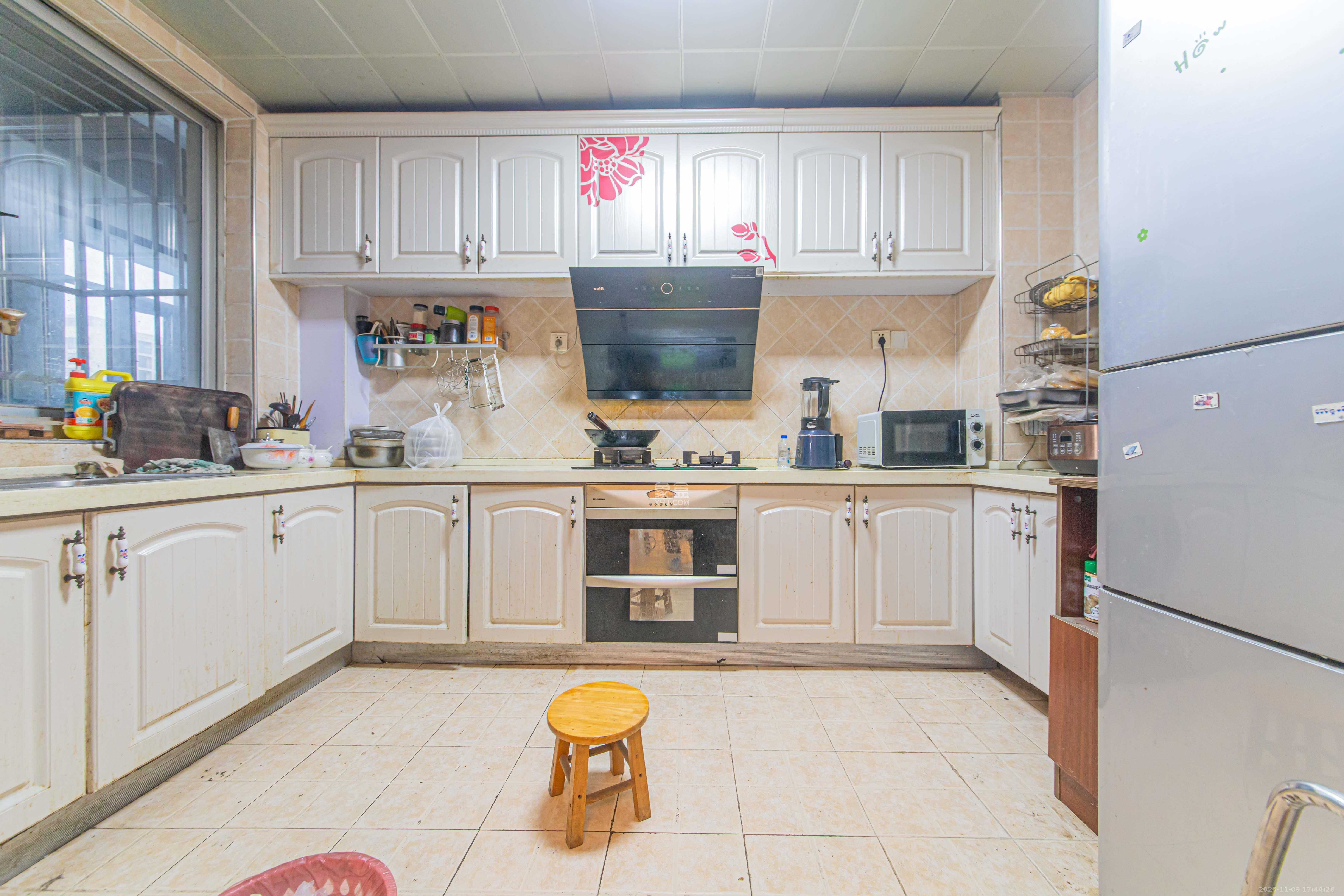 九峰小区（一二三四区）  4室2厅2卫    260.0万厨房