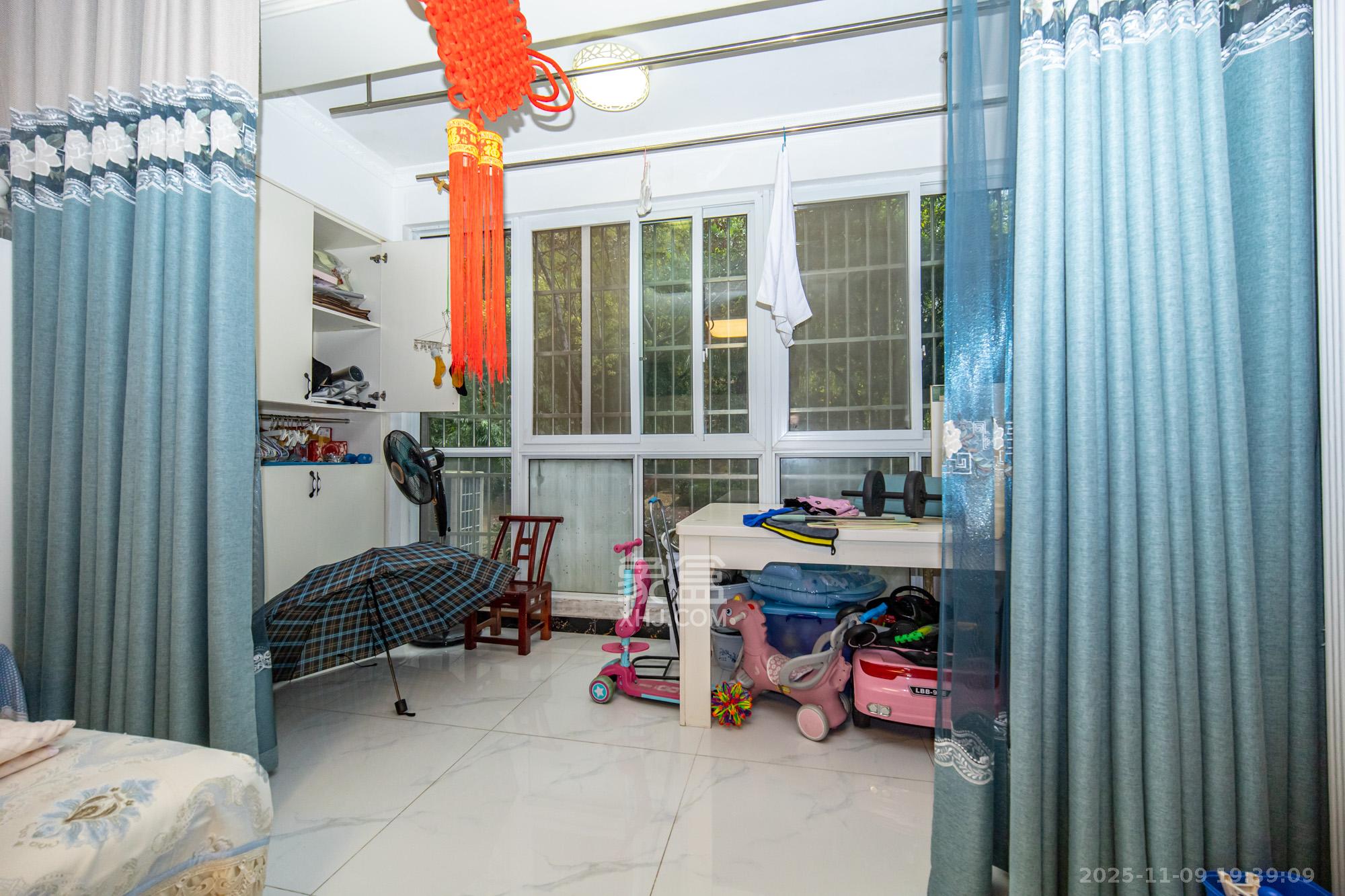 楚天世纪城东苑  3室2厅2卫    85.0万阳台