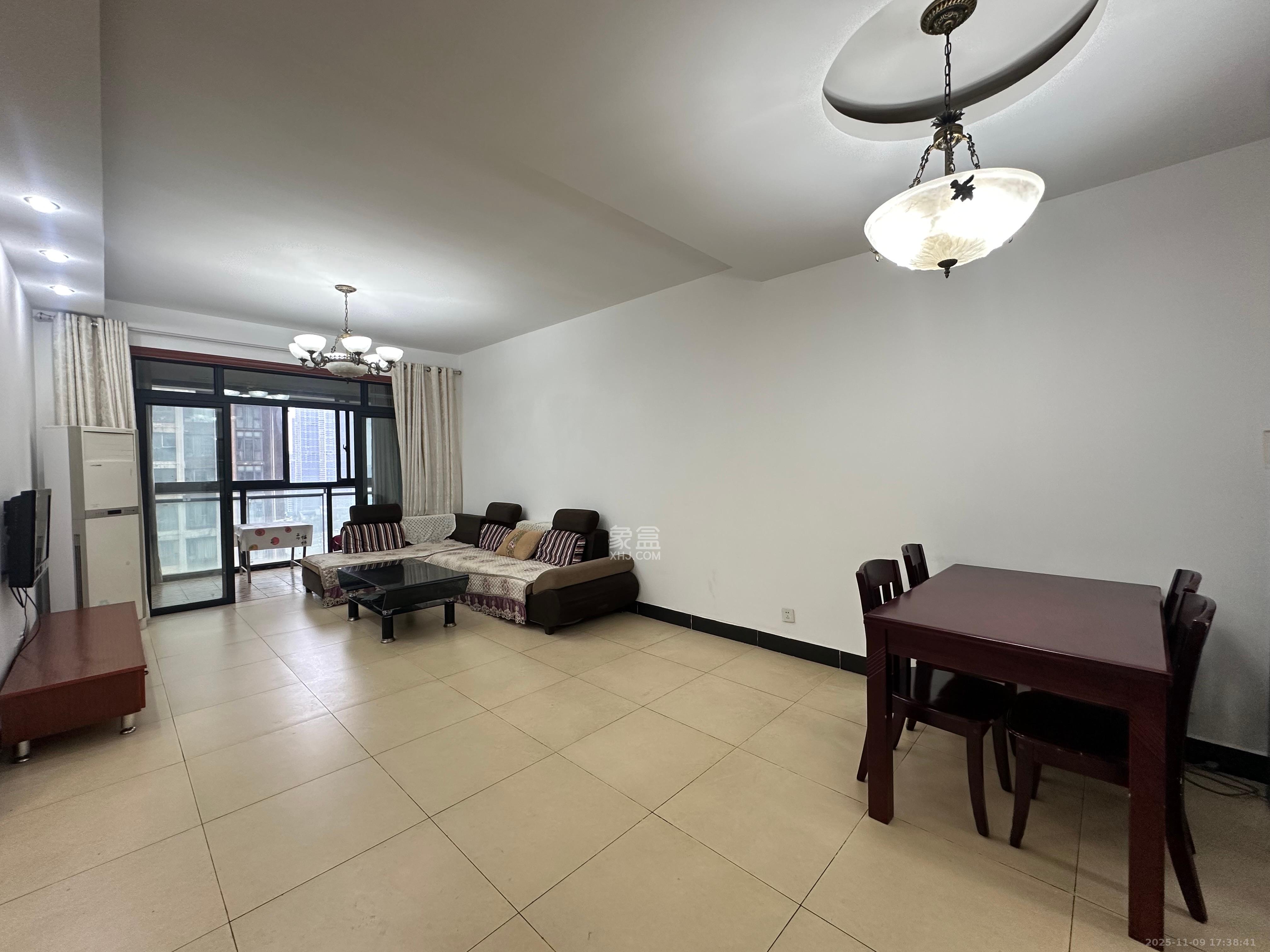 藏珑湖上国际花园 2室2厅1卫 2100.0元/月 藏珑湖上国际花园 2室2厅1卫 2100.0元/月室内图