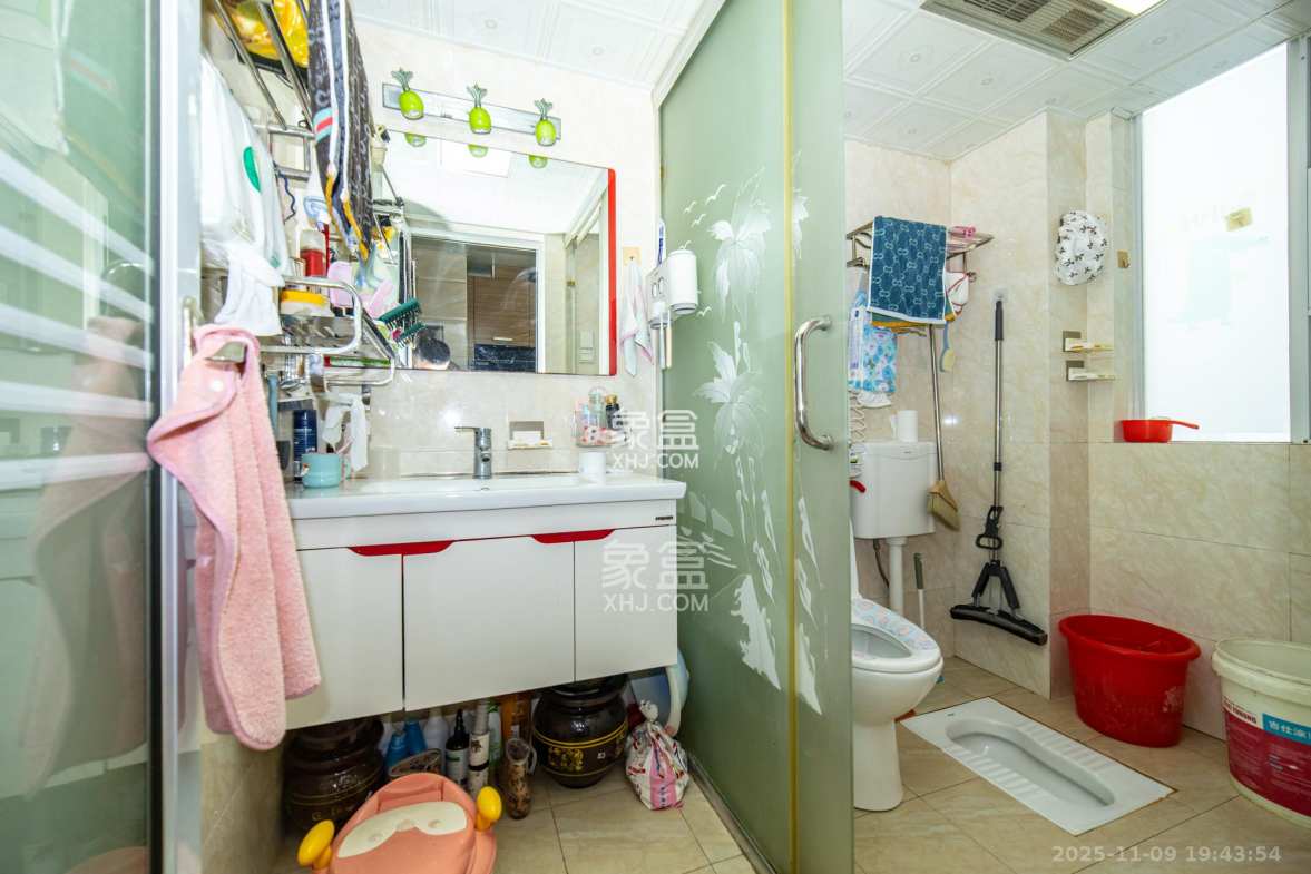 恒广国际景园一二区 3室2厅1卫 68.0万 恒广国际景园一二区 3室2厅1卫 68.0万卫生间