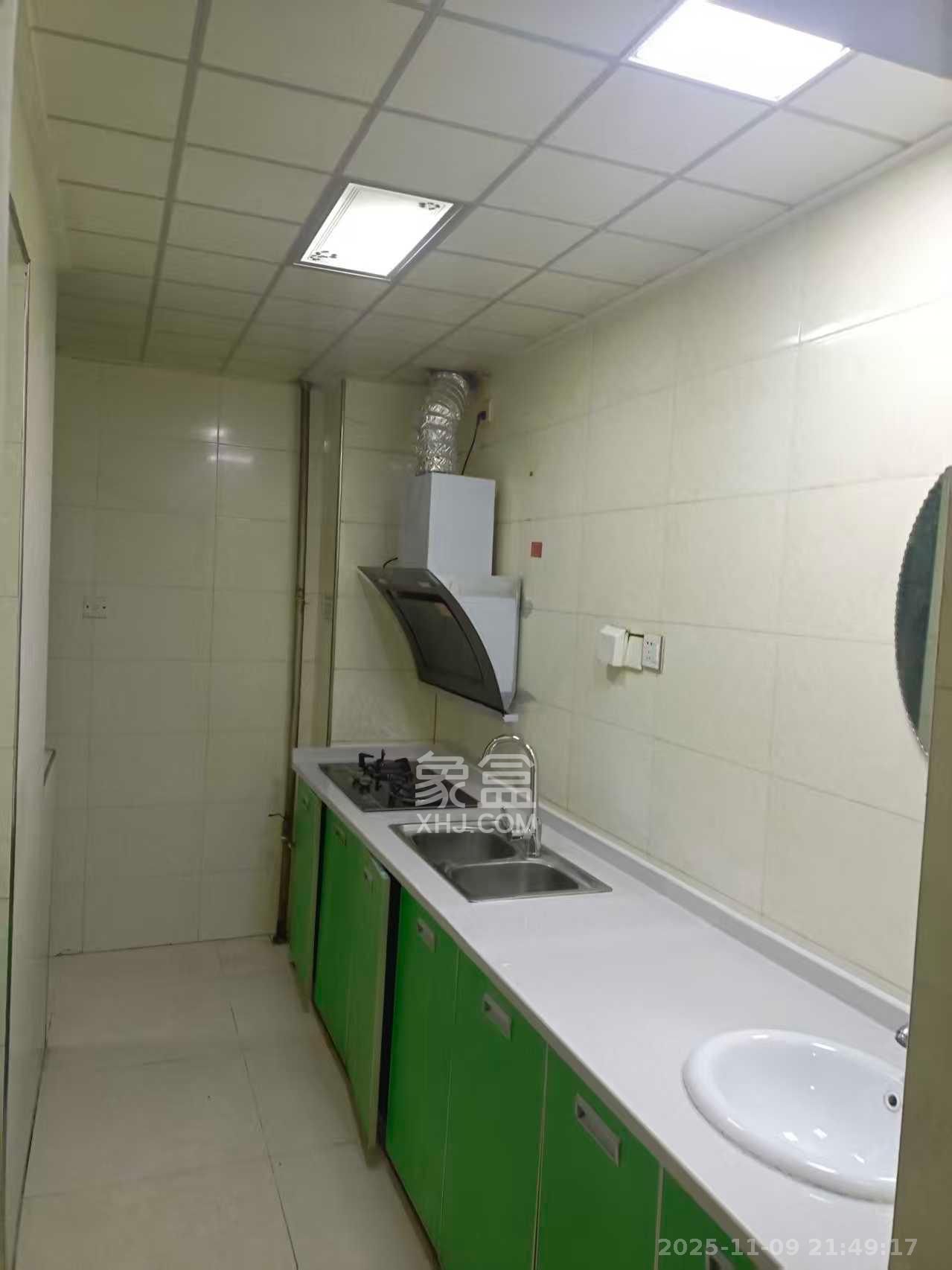 融圣国际 2室2厅1卫 2500.0元/月 融圣国际 2室2厅1卫 2500.0元/月室内图