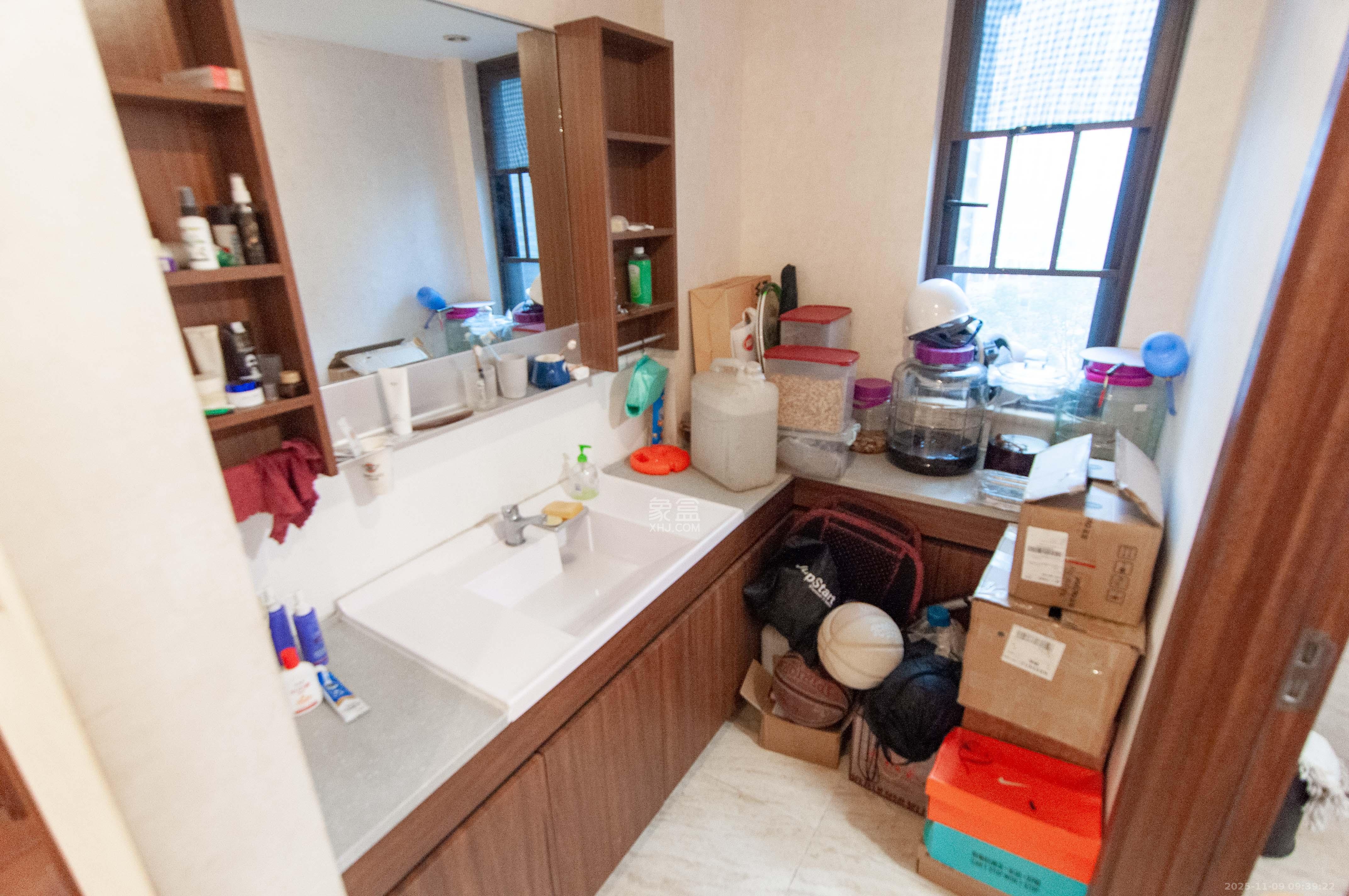 万科里梅溪郡  3室2厅2卫    192.0万卫生间