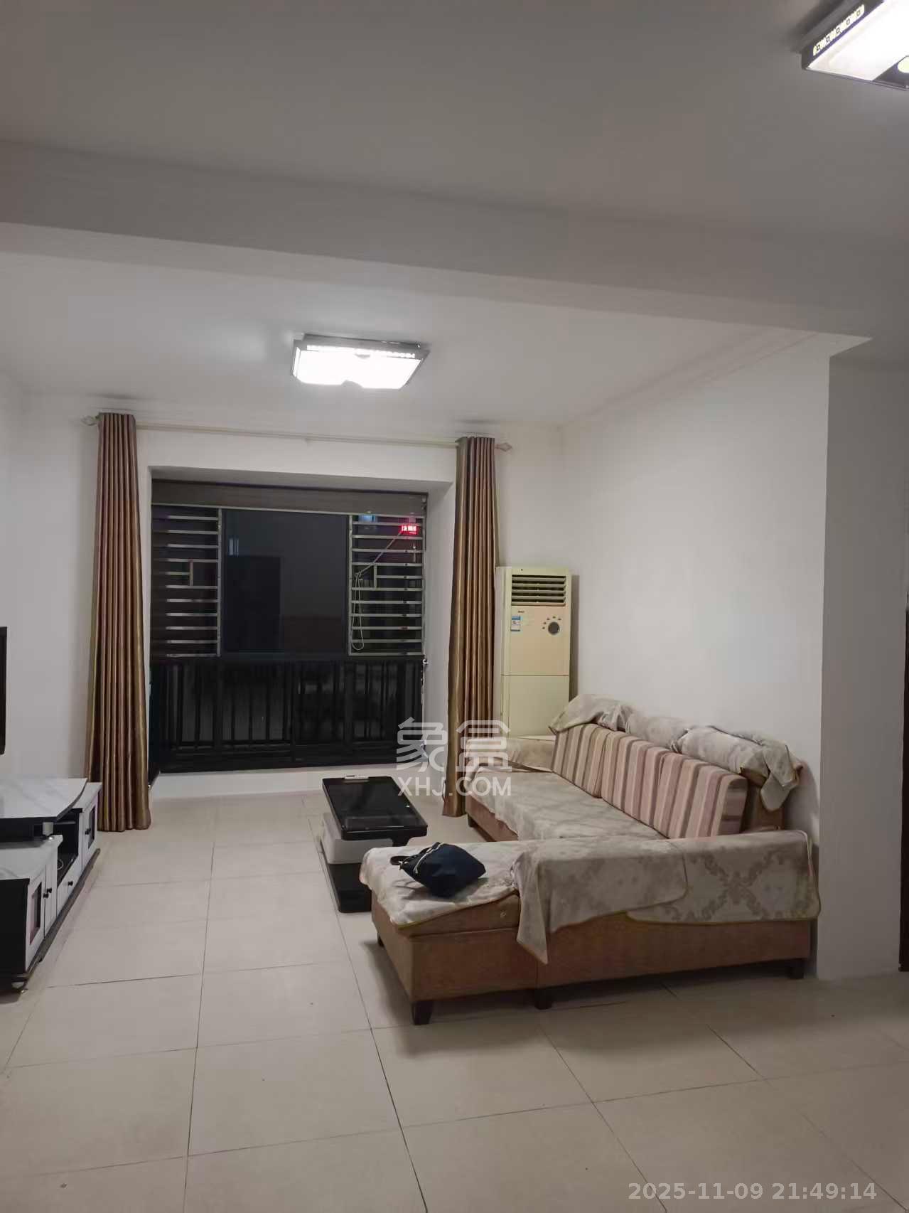 融圣国际 2室2厅1卫 2500.0元/月 融圣国际 2室2厅1卫 2500.0元/月室内图