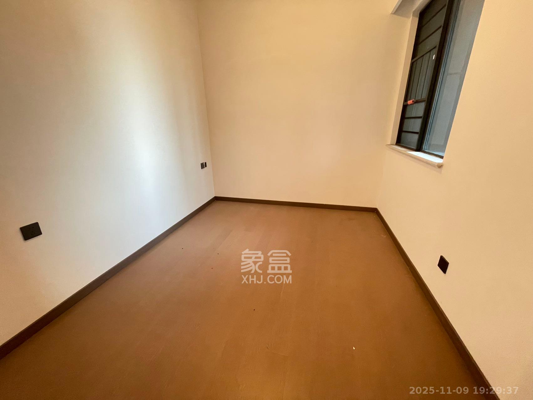 绿地V岛 4室2厅2卫 3700.0元/月 绿地V岛 4室2厅2卫 3700.0元/月室内图