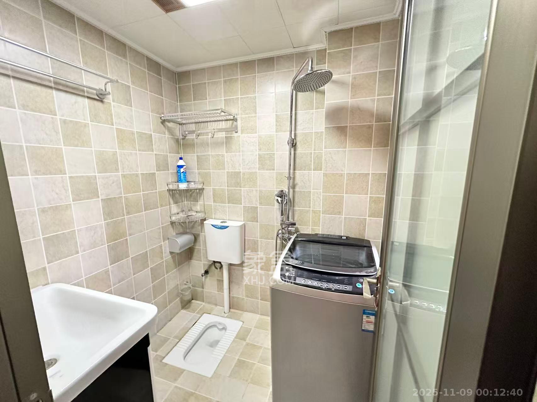 天麓尚层  3室2厅2卫    2400.0元/月室内图