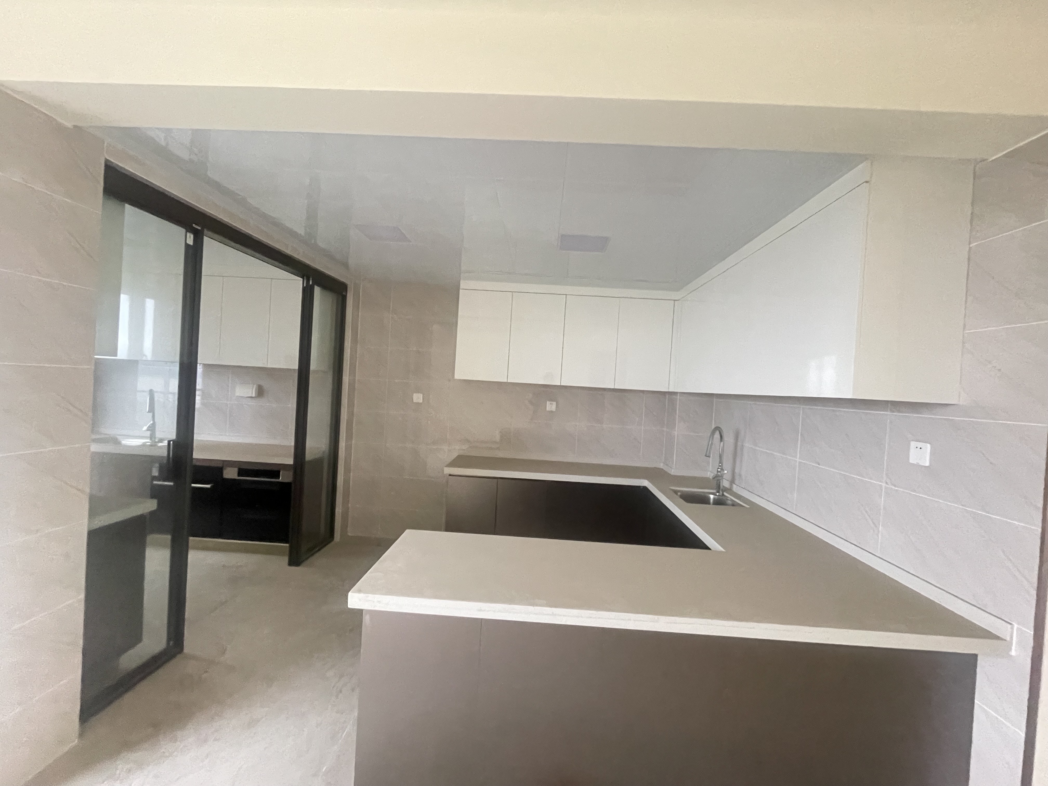 华耀碧桂园十里江湾誉峯 5室2厅3卫 5000.0元/月 华耀碧桂园十里江湾誉峯 5室2厅3卫 5000.0元/月室内图