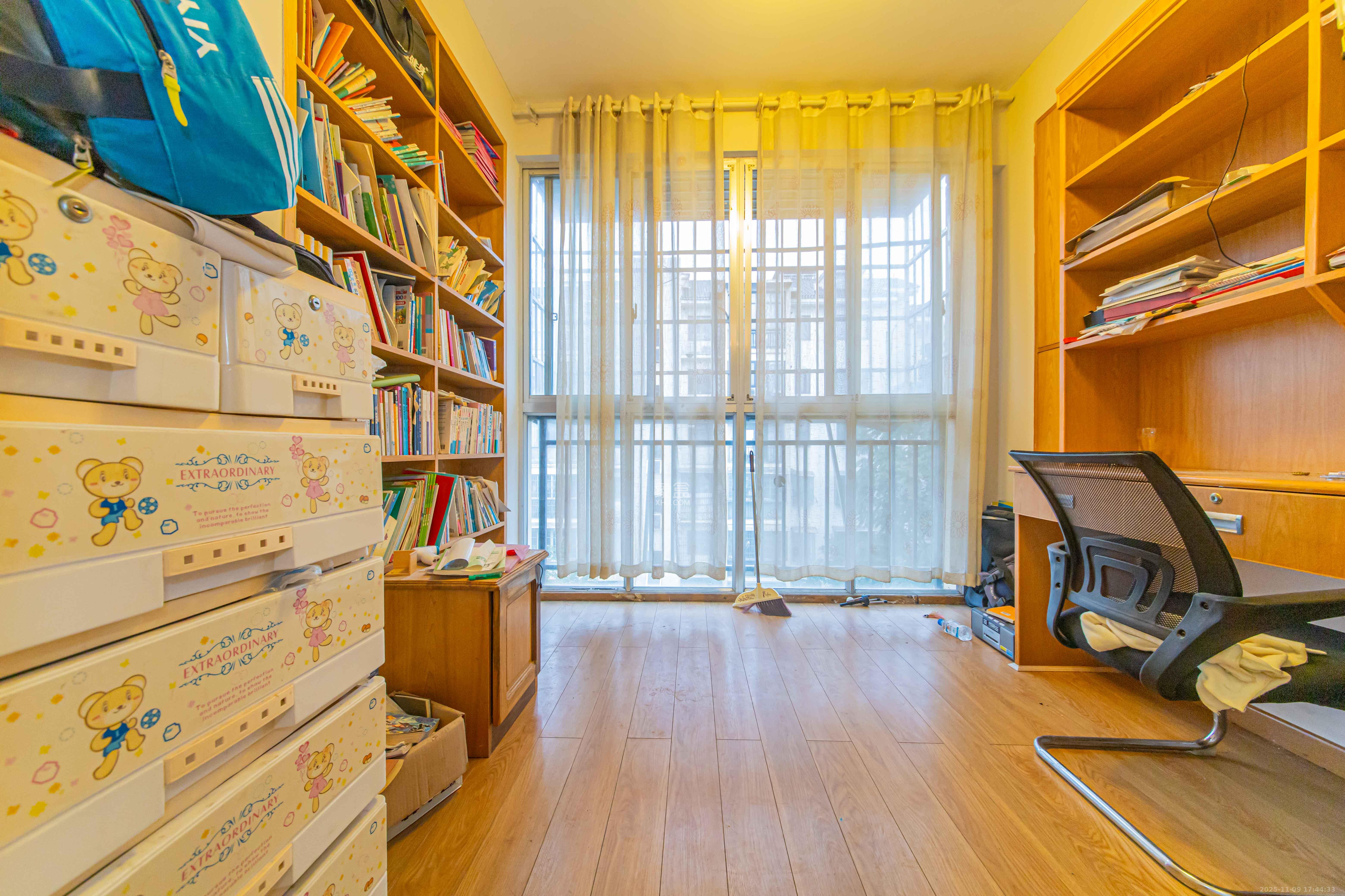 九峰小区(一二三四区) 4室2厅2卫 260.0万 九峰小区(一二三四区) 4室2厅2卫 260.0万阳台